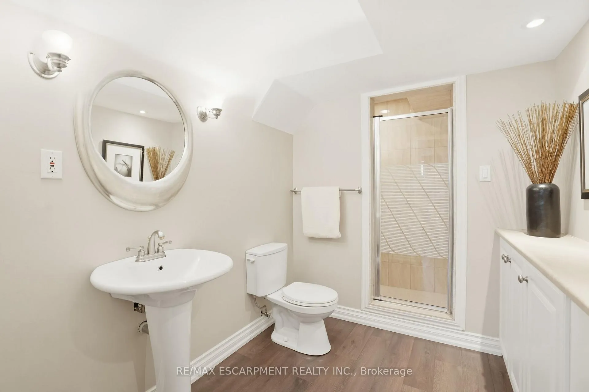 Photo 23 of 2258 Turnberry Road, Burlington, Rose — HOMEH
