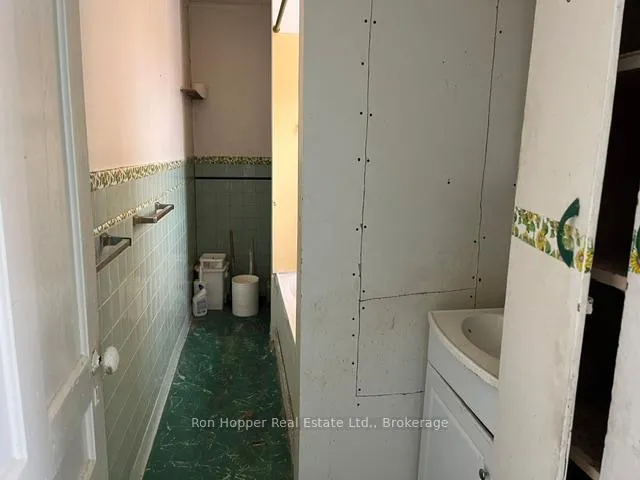 Photo 10 of 1086 3rd Avenue E, Owen Sound — HOMEH