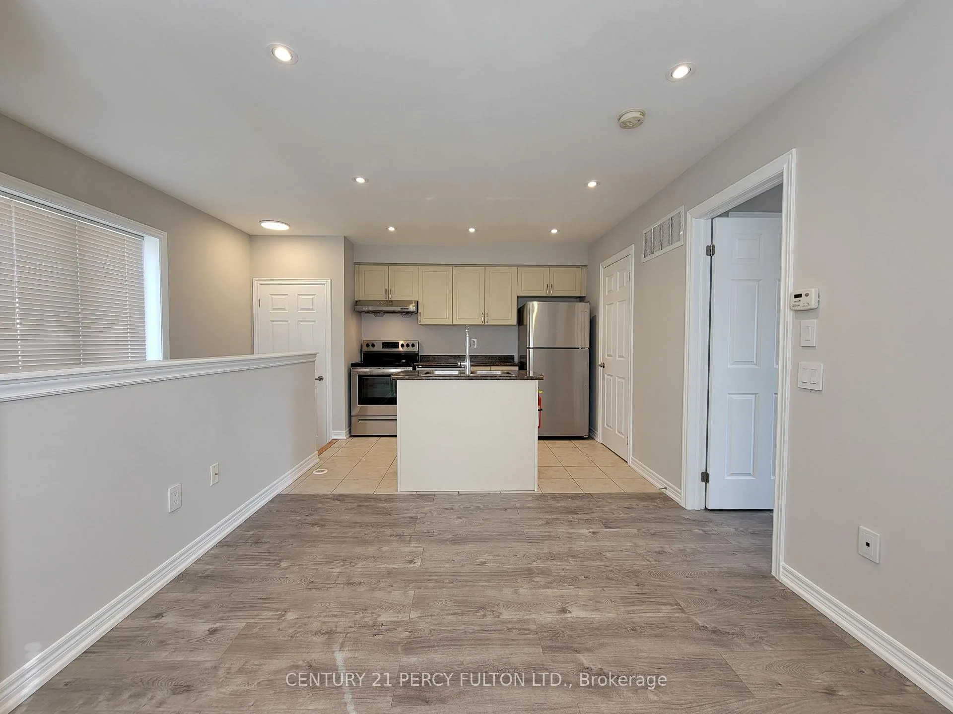 Photo 3 of Unit Coach, 2740 Donald Cousens Parkway, Markham, Cornell — HOMEH