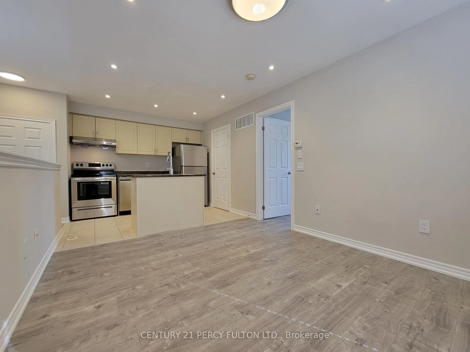 Photo 4 of Unit Coach, 2740 Donald Cousens Parkway, Markham, Cornell — HOMEH