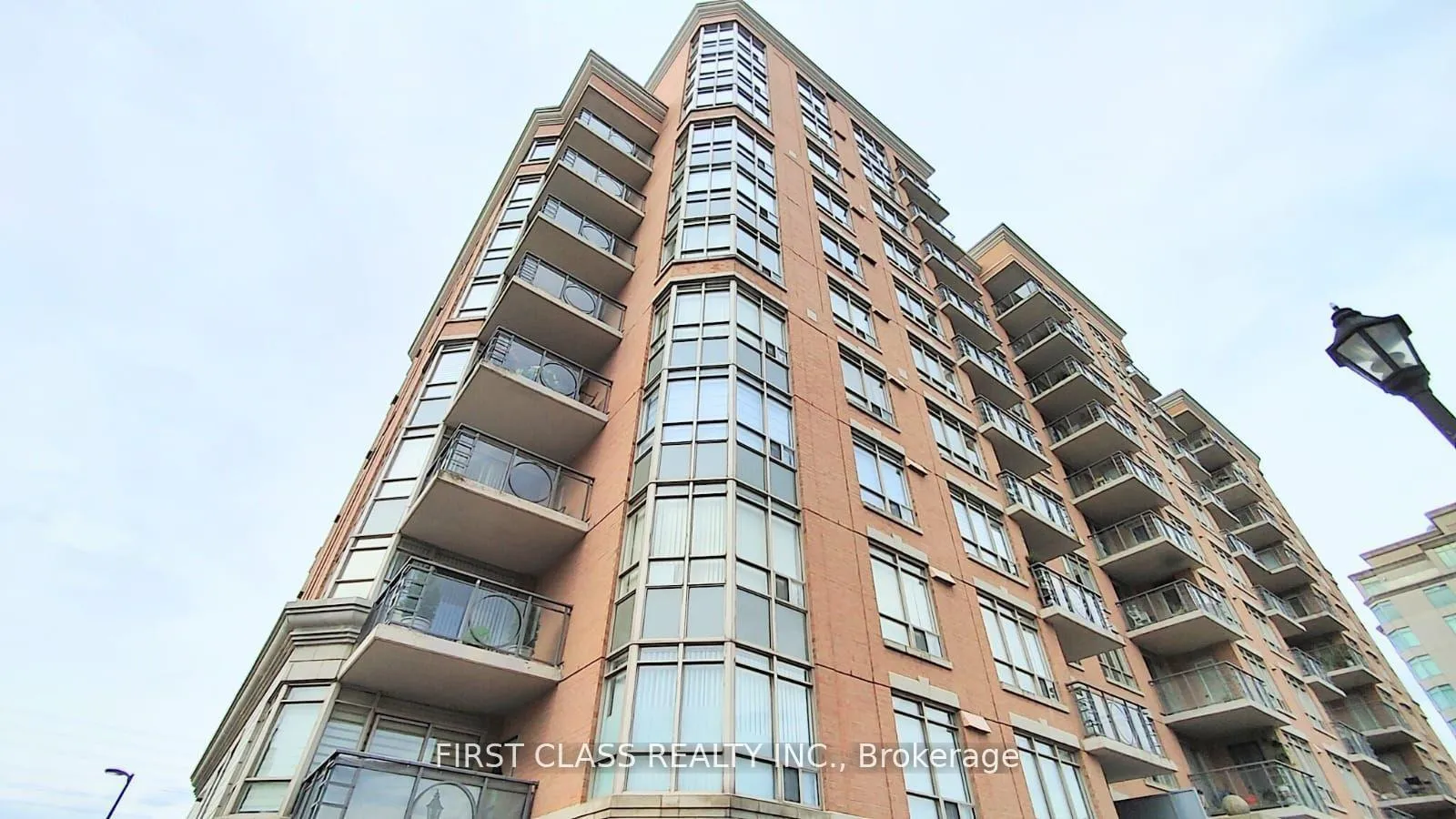 Photo 2 of Unit 802, 130 Pond Drive, Markham, Commerce Valley — HOMEH