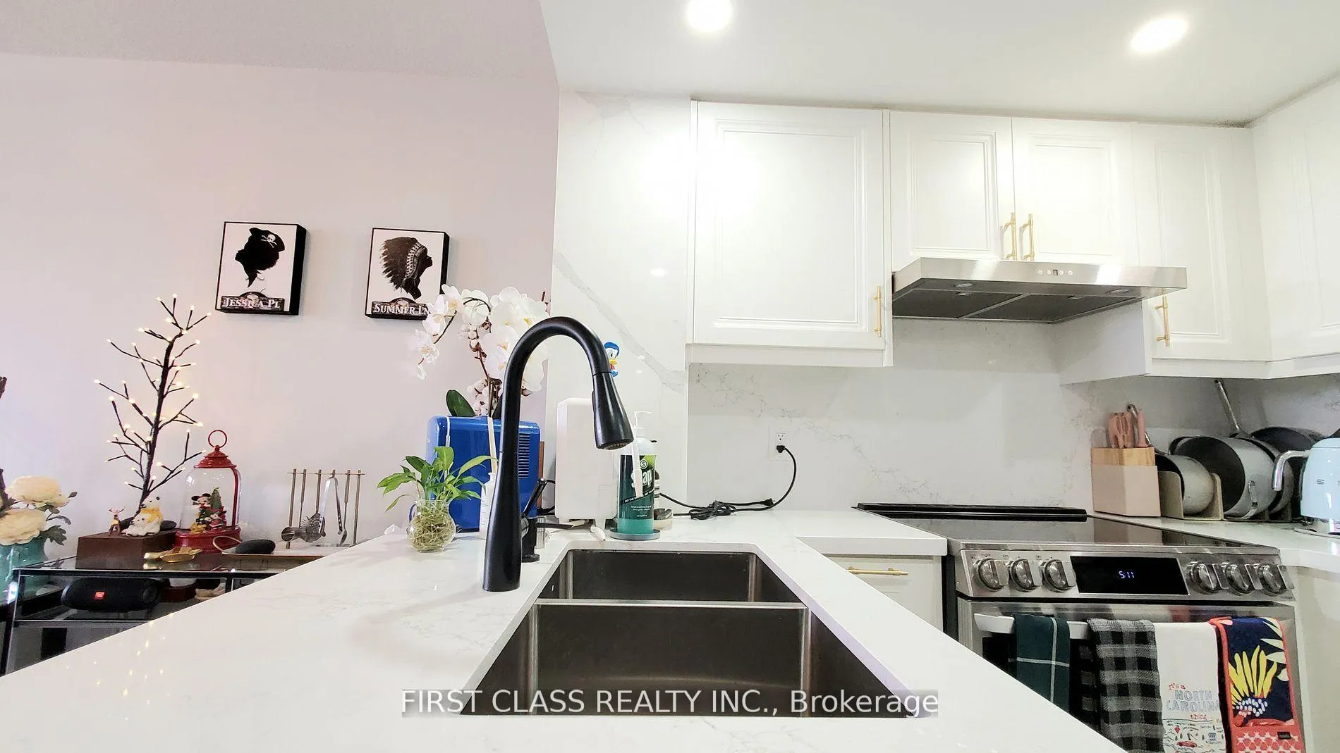 Photo 3 of Unit 802, 130 Pond Drive, Markham, Commerce Valley — HOMEH