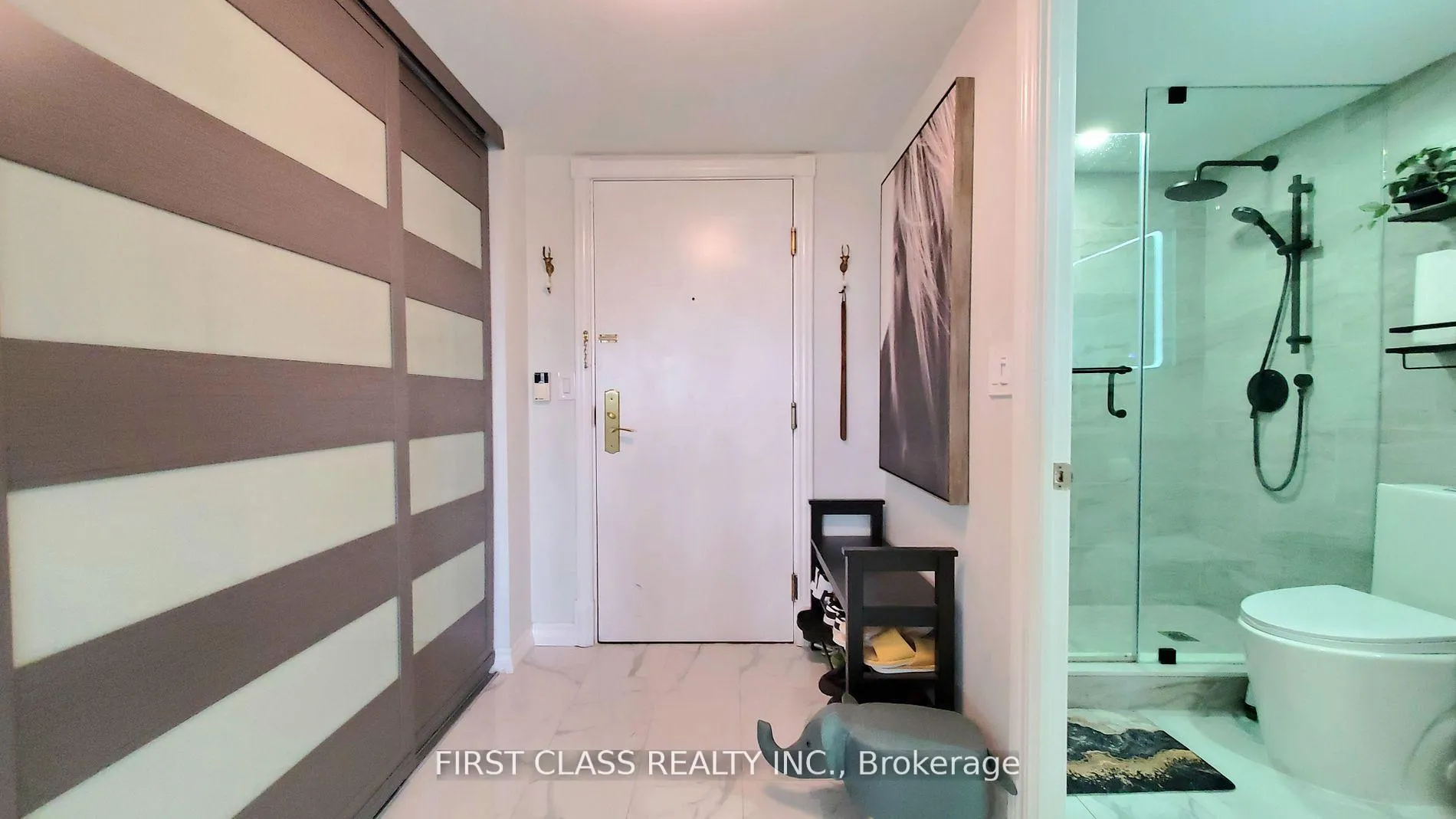 Photo 9 of Unit 802, 130 Pond Drive, Markham, Commerce Valley — HOMEH