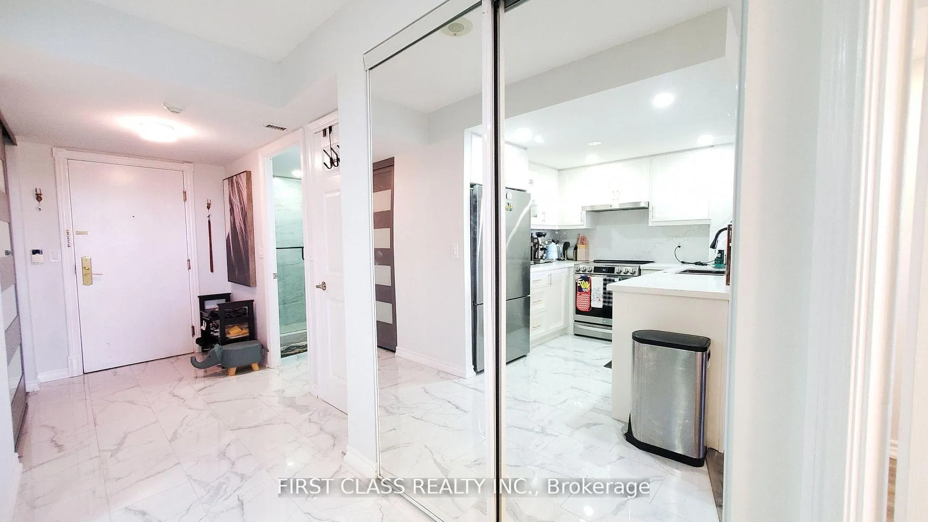 Photo 11 of Unit 802, 130 Pond Drive, Markham, Commerce Valley — HOMEH