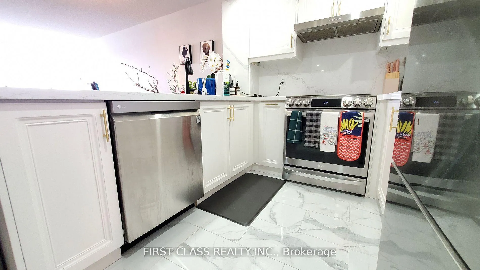 Photo 13 of Unit 802, 130 Pond Drive, Markham, Commerce Valley — HOMEH