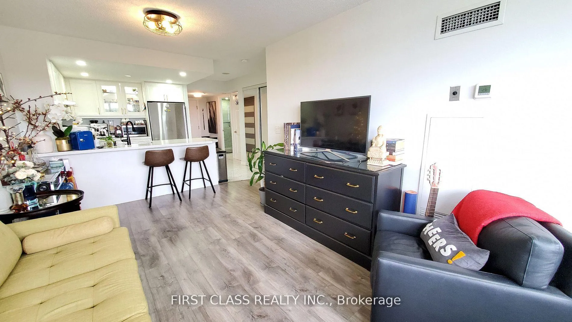 Photo 19 of Unit 802, 130 Pond Drive, Markham, Commerce Valley — HOMEH