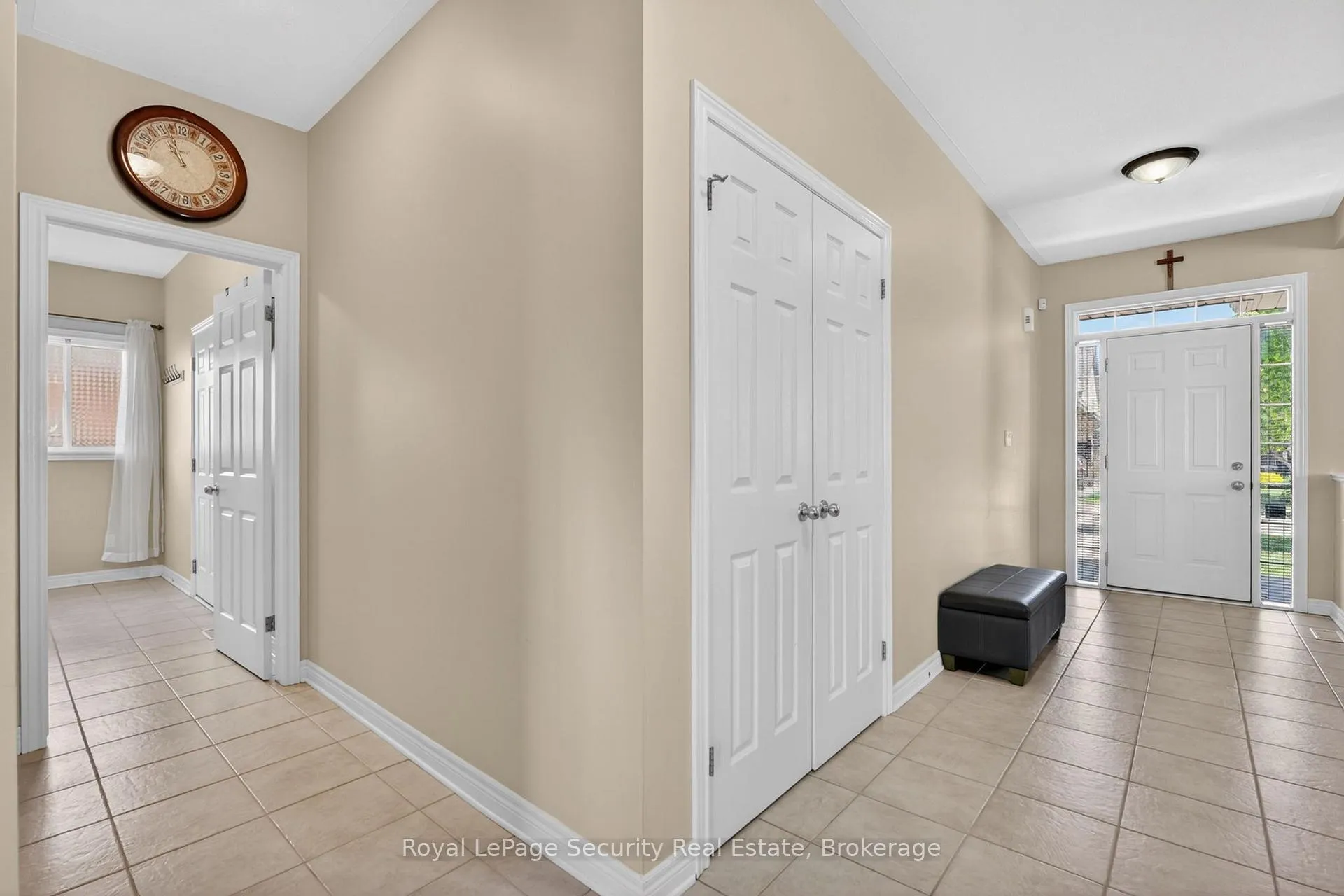 Photo 4 of 37 Fredonia Crescent, St. Catharines, Rykert/Vansickle — HOMEH