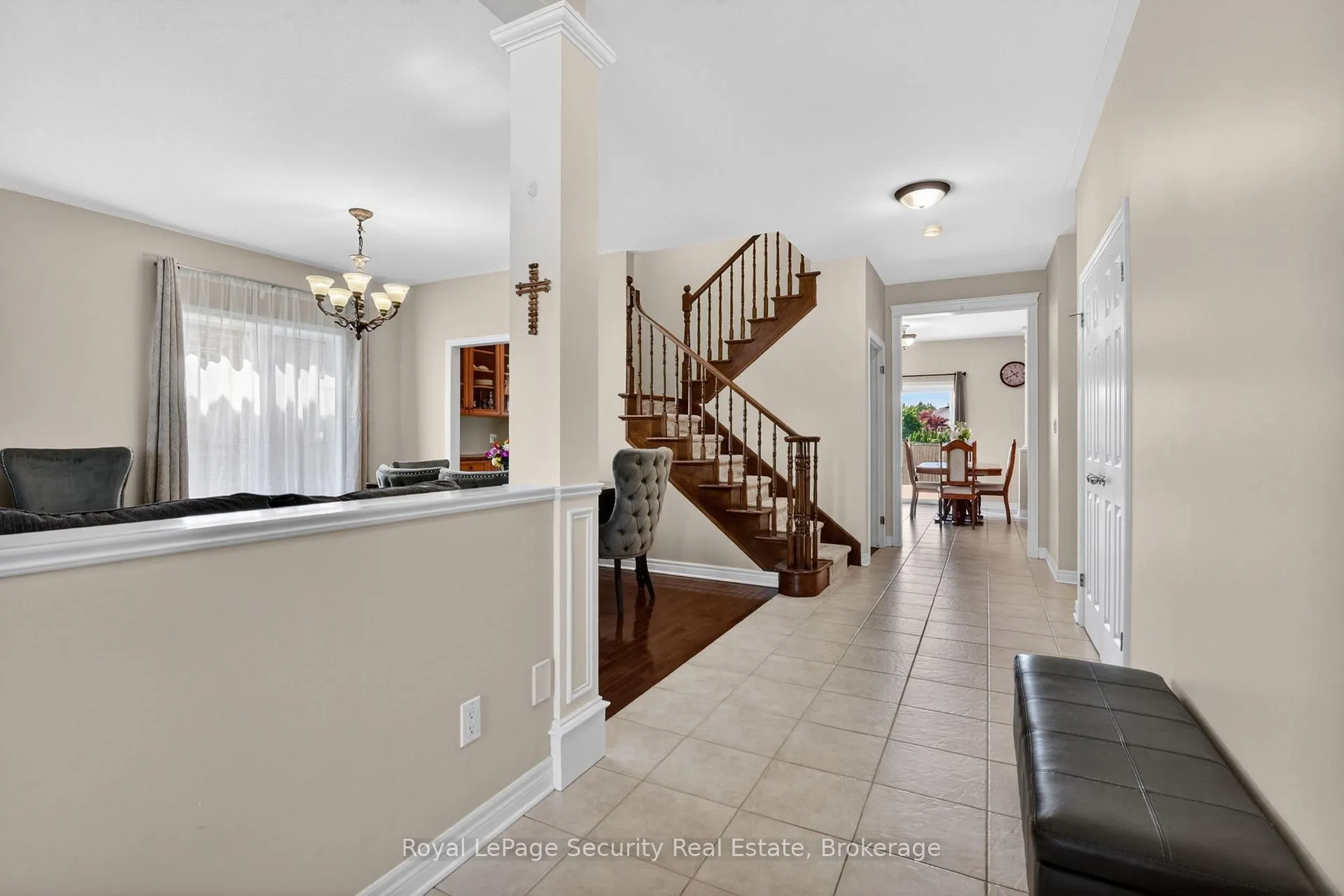 Photo 6 of 37 Fredonia Crescent, St. Catharines, Rykert/Vansickle — HOMEH