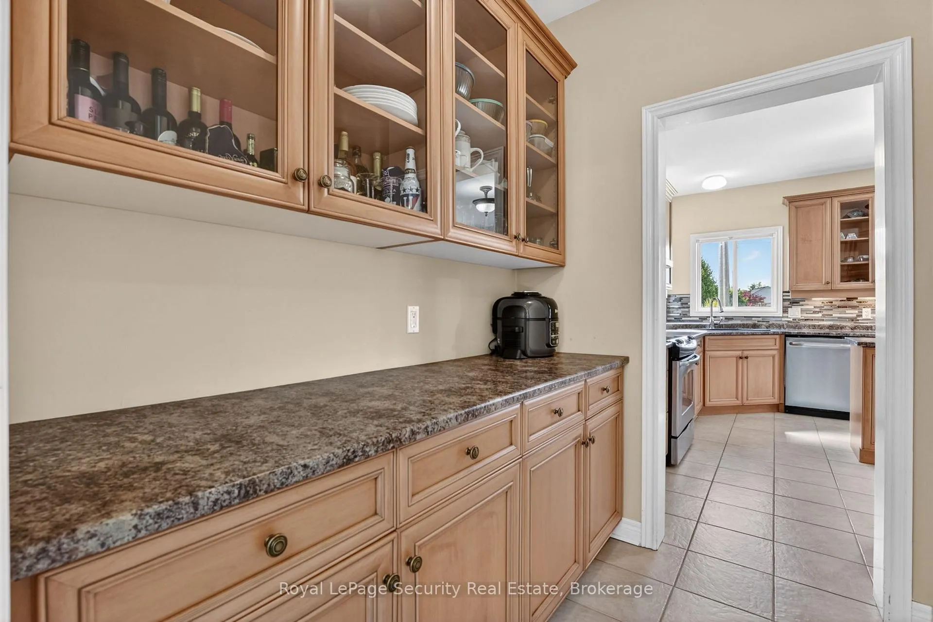 Photo 11 of 37 Fredonia Crescent, St. Catharines, Rykert/Vansickle — HOMEH
