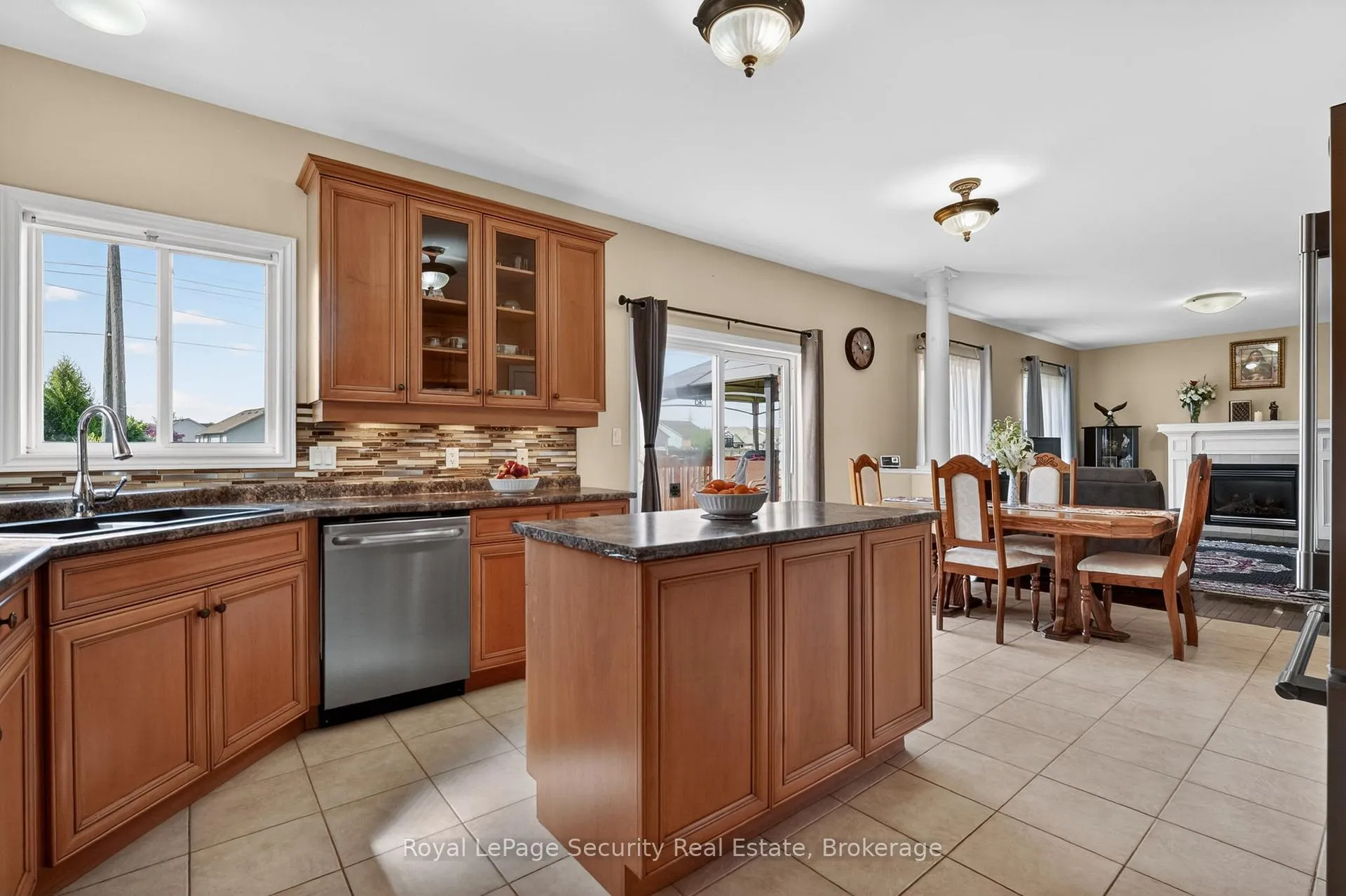 Photo 15 of 37 Fredonia Crescent, St. Catharines, Rykert/Vansickle — HOMEH