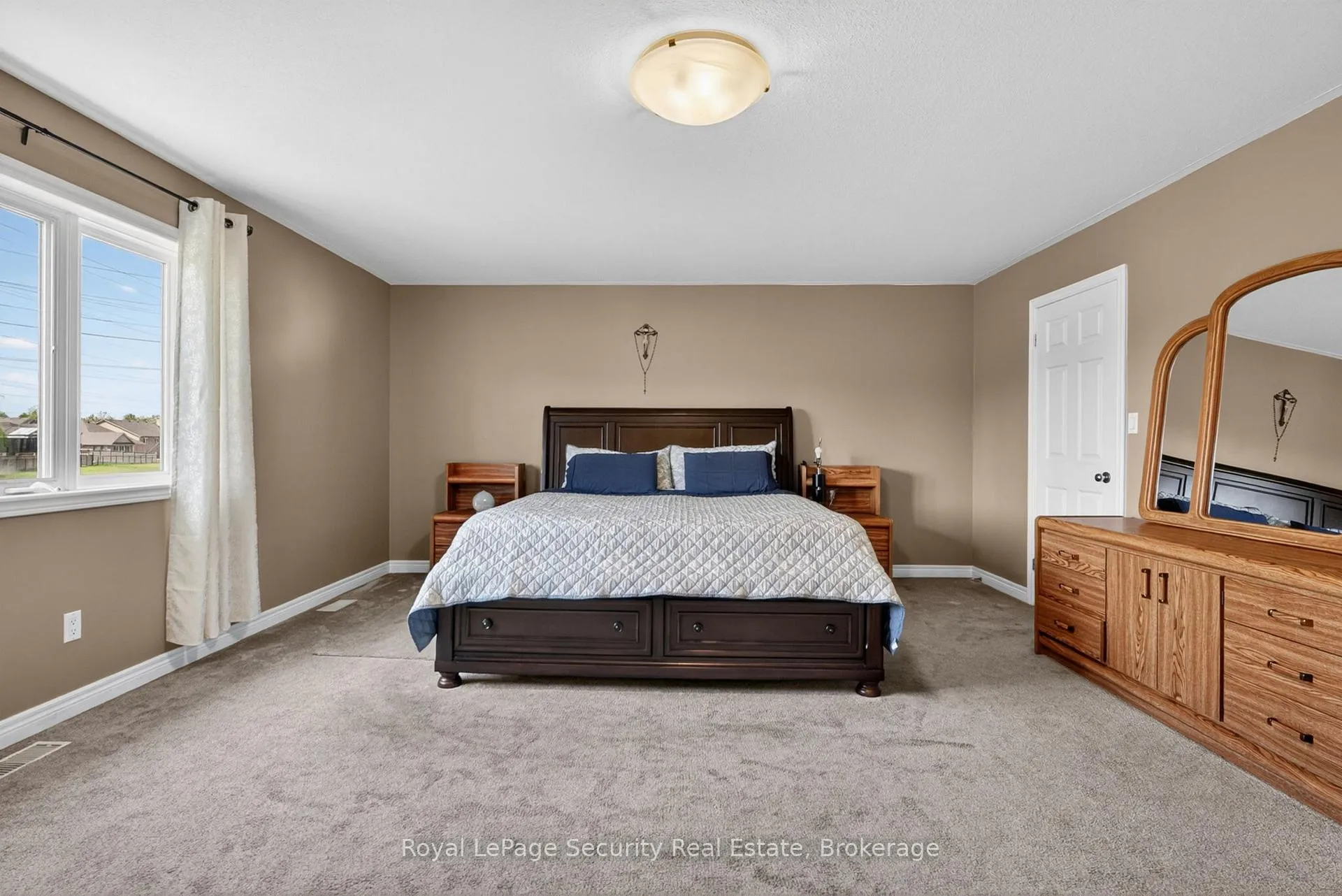 Photo 24 of 37 Fredonia Crescent, St. Catharines, Rykert/Vansickle — HOMEH