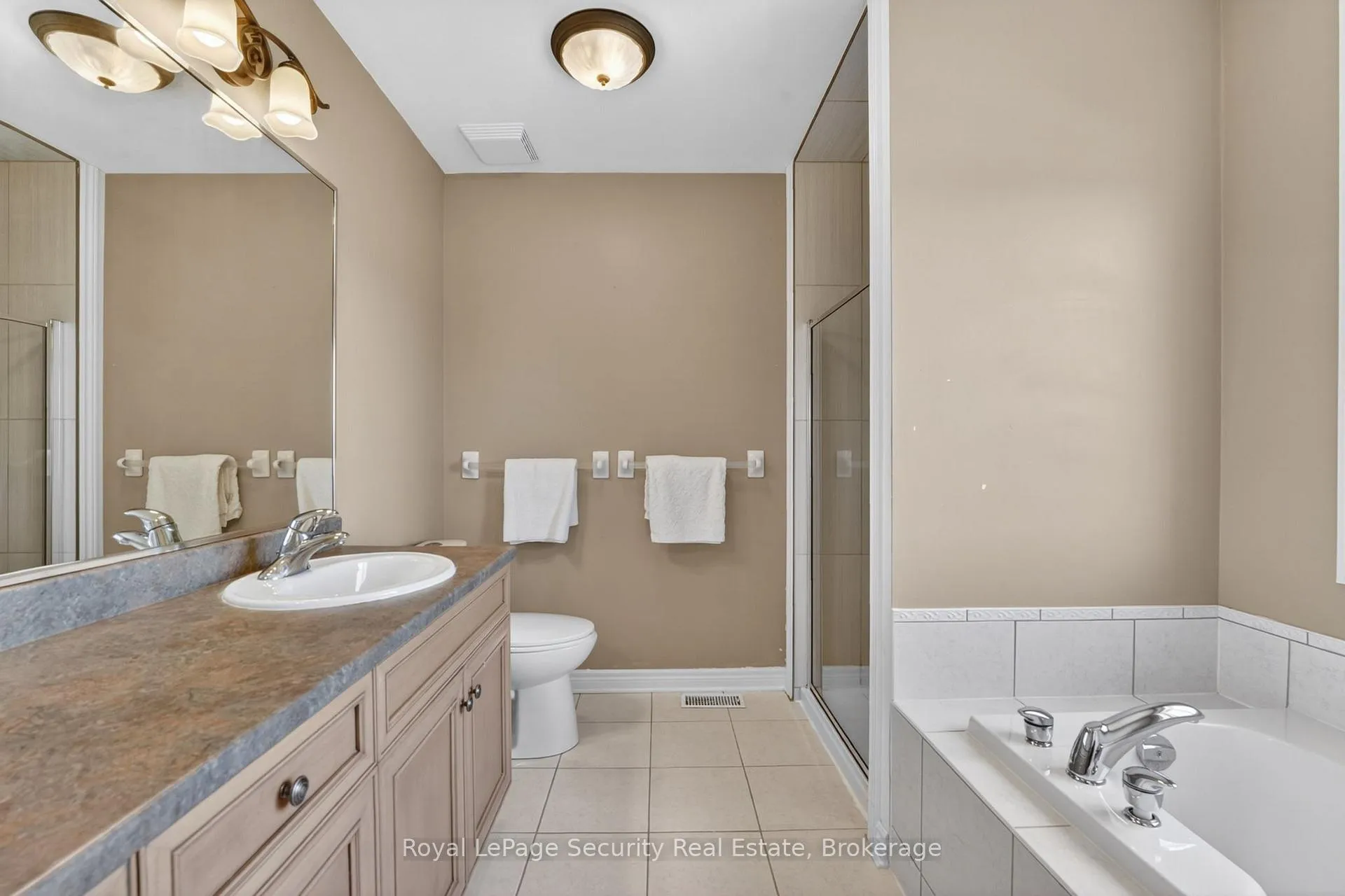 Photo 27 of 37 Fredonia Crescent, St. Catharines, Rykert/Vansickle — HOMEH