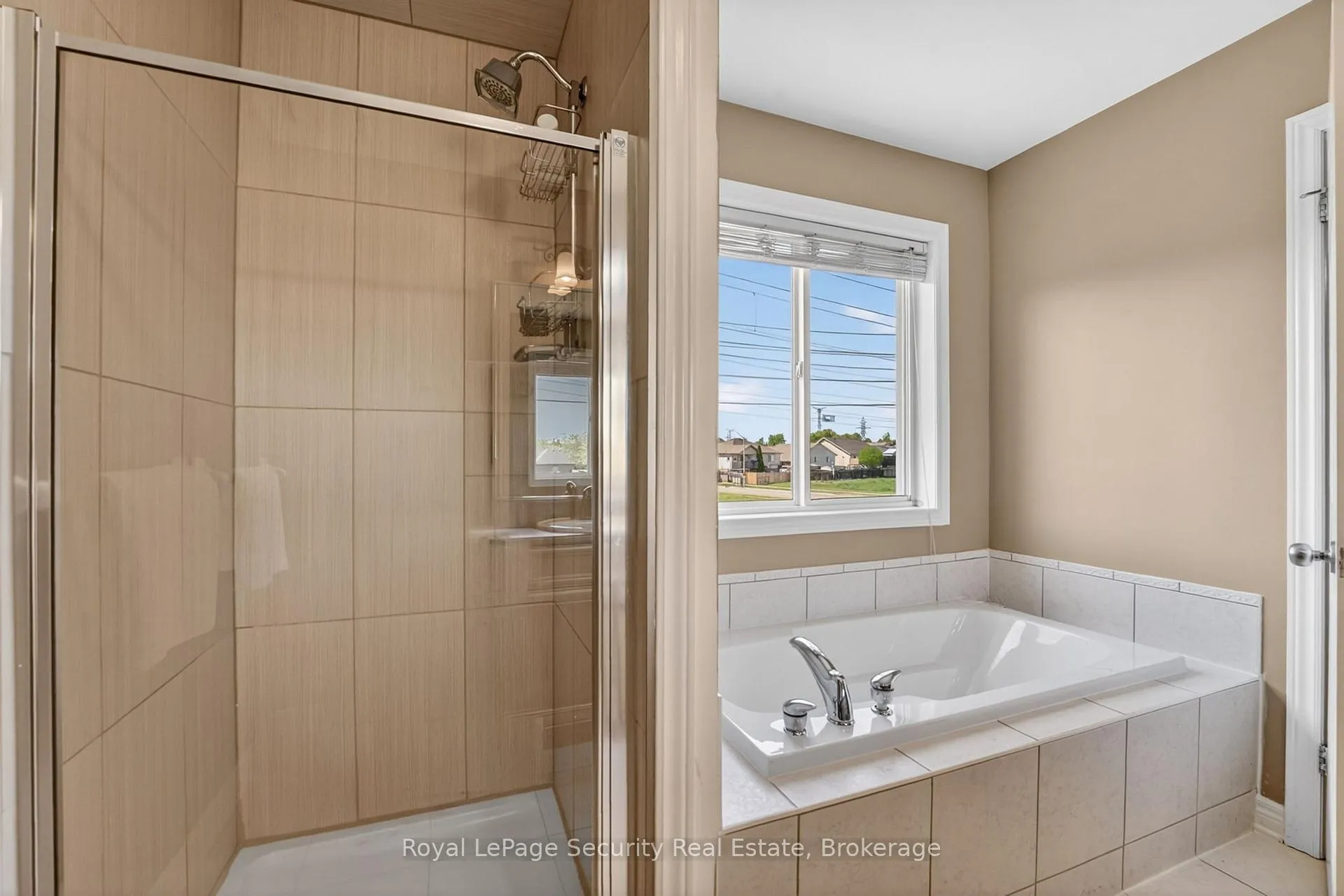 Photo 28 of 37 Fredonia Crescent, St. Catharines, Rykert/Vansickle — HOMEH