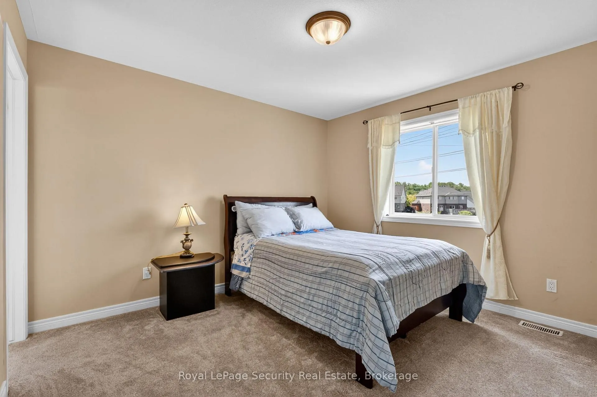 Photo 29 of 37 Fredonia Crescent, St. Catharines, Rykert/Vansickle — HOMEH