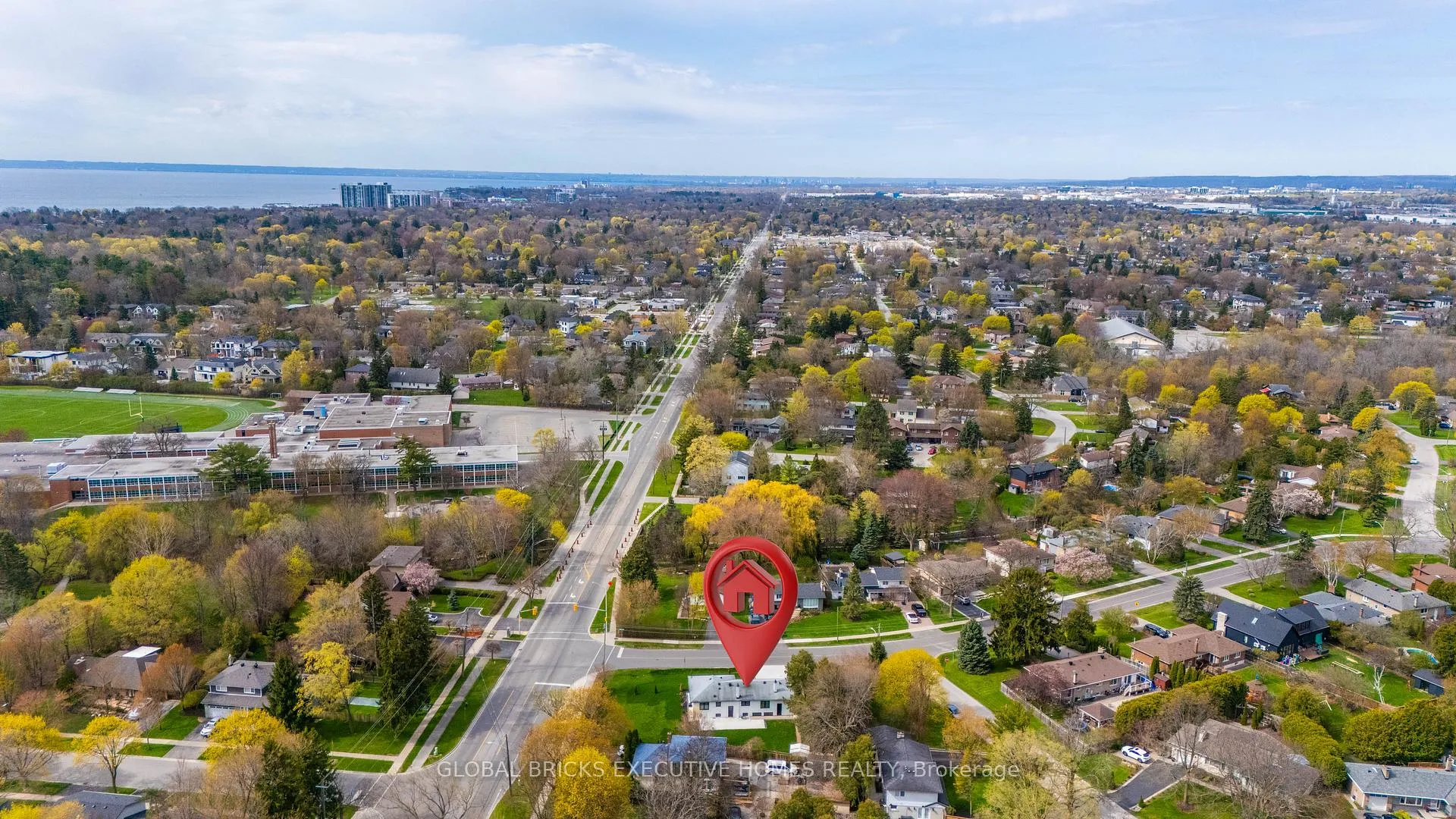 Photo 2 of 307 Lees Lane, Oakville, West — HOMEH