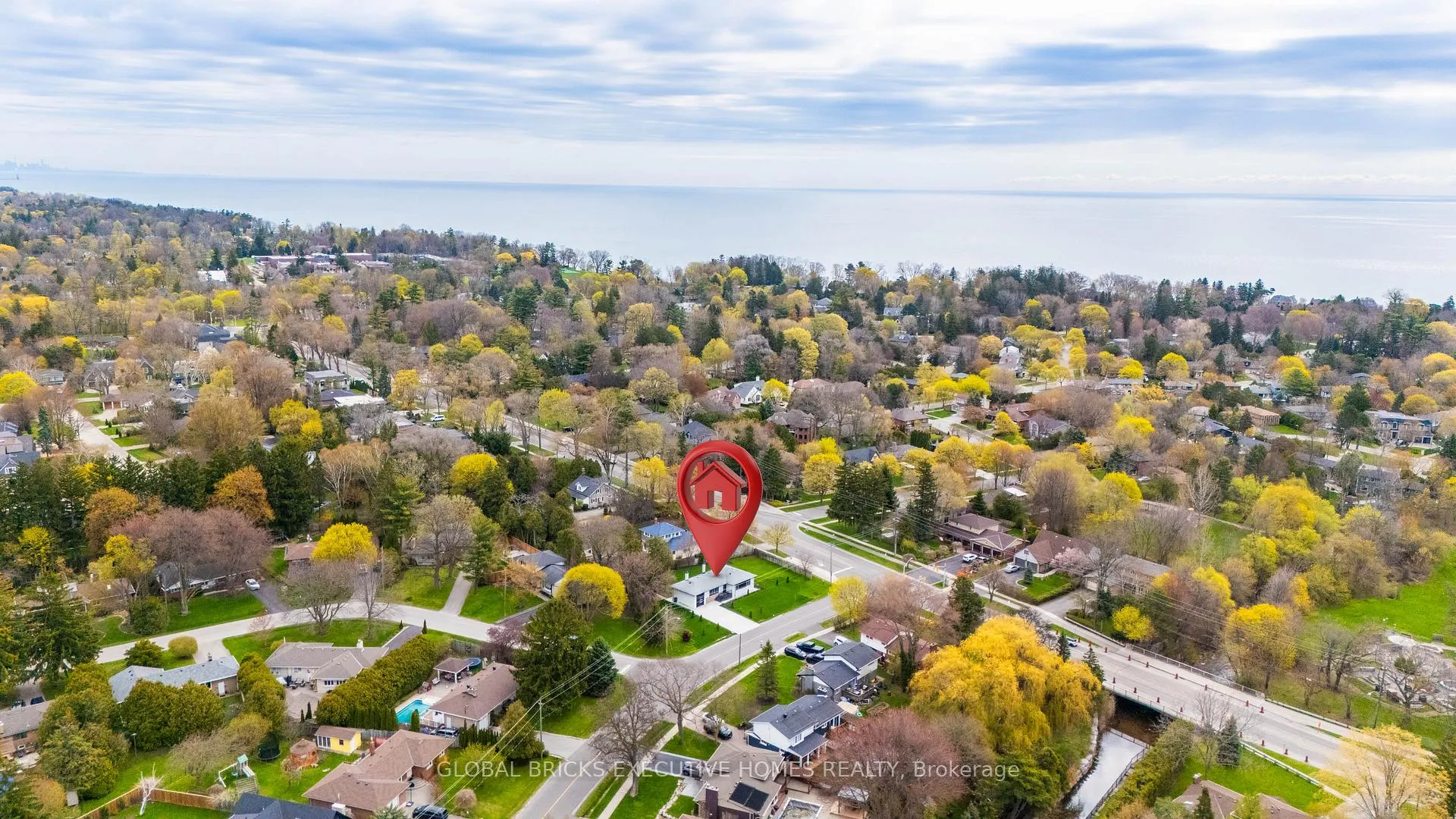 Photo 3 of 307 Lees Lane, Oakville, West — HOMEH