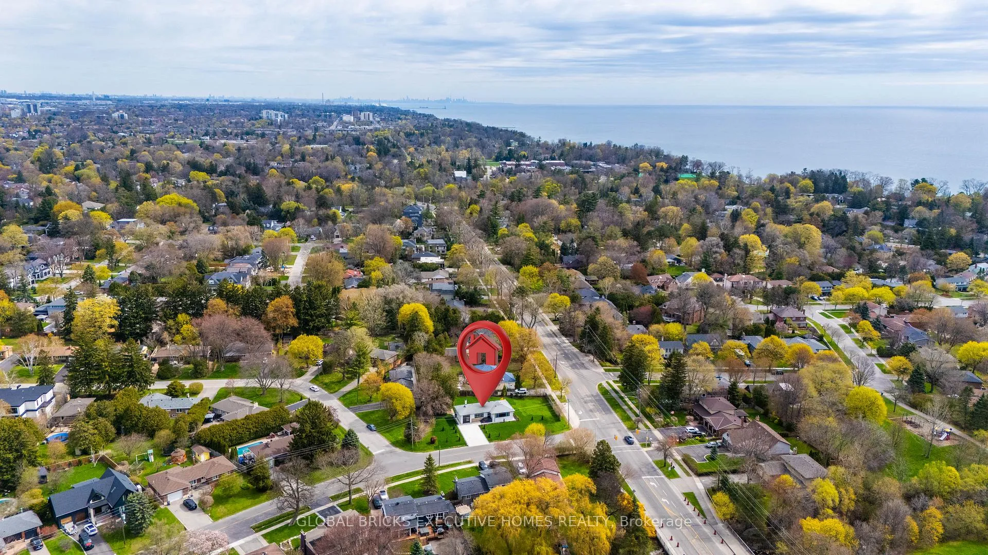 Photo 5 of 307 Lees Lane, Oakville, West — HOMEH