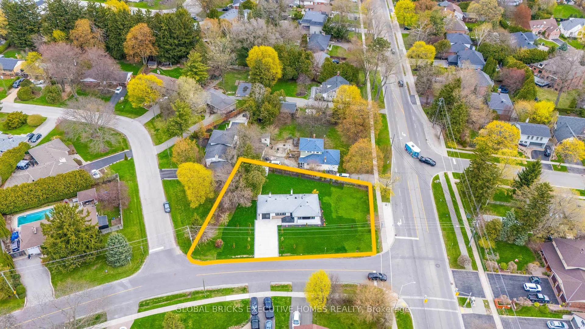 Photo 9 of 307 Lees Lane, Oakville, West — HOMEH
