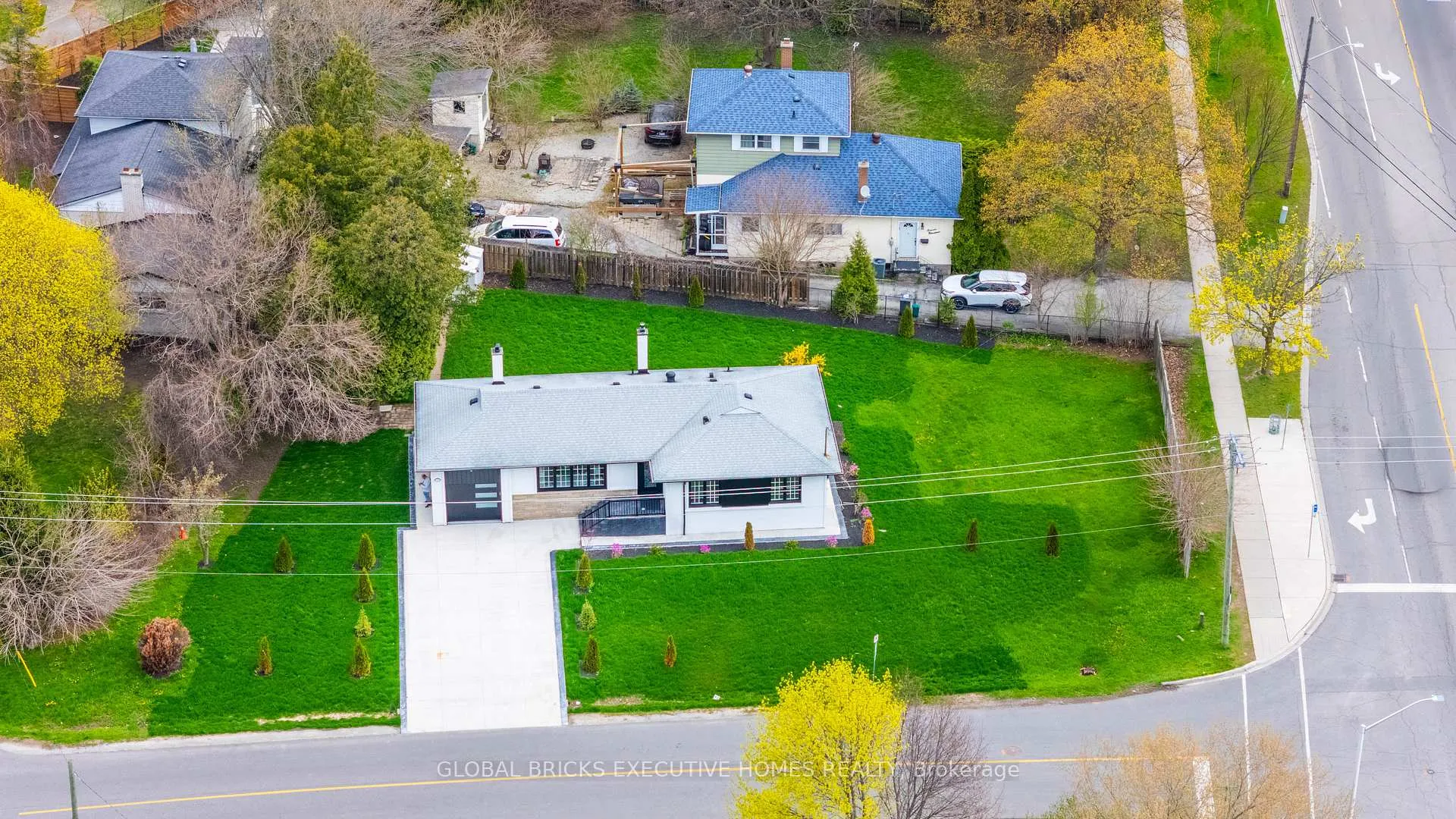 Photo 10 of 307 Lees Lane, Oakville, West — HOMEH