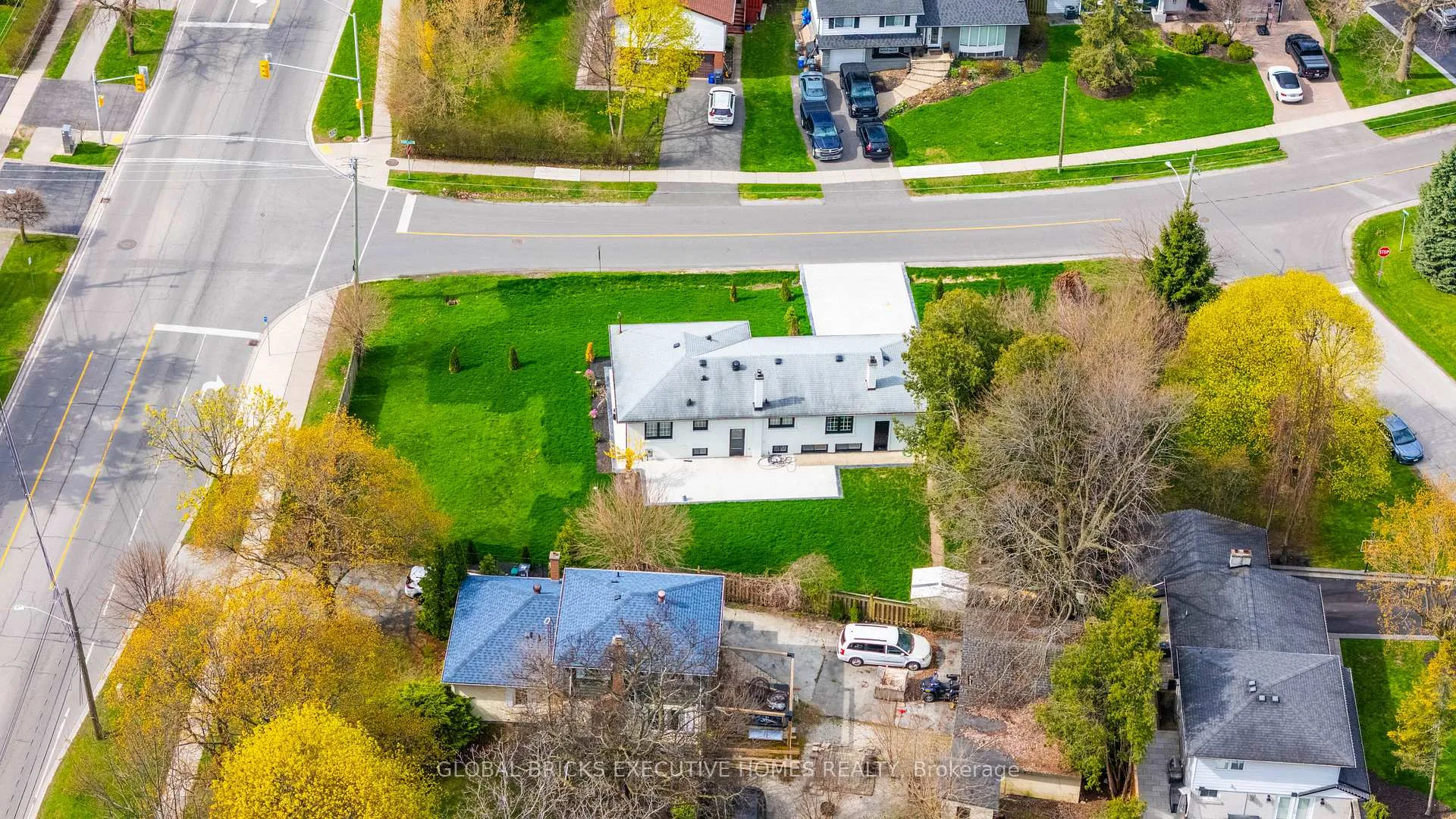 Photo 11 of 307 Lees Lane, Oakville, West — HOMEH