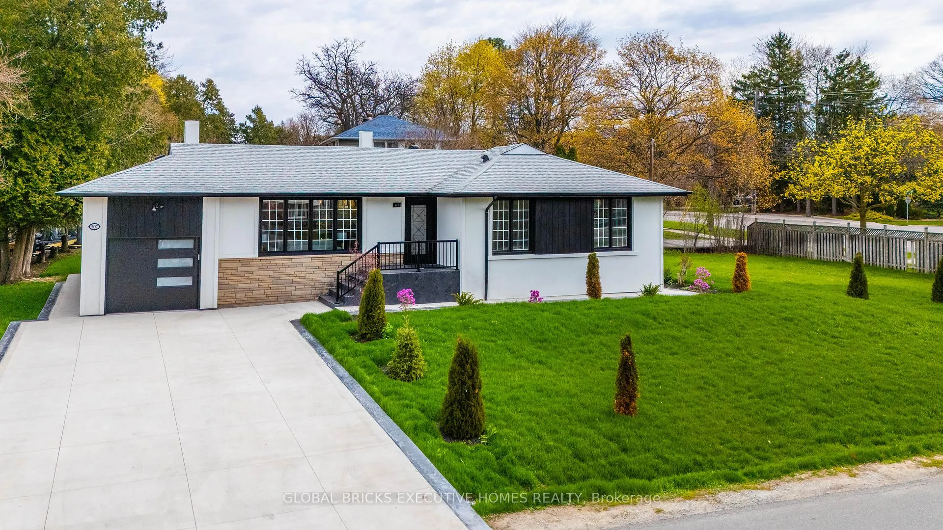Photo 12 of 307 Lees Lane, Oakville, West — HOMEH