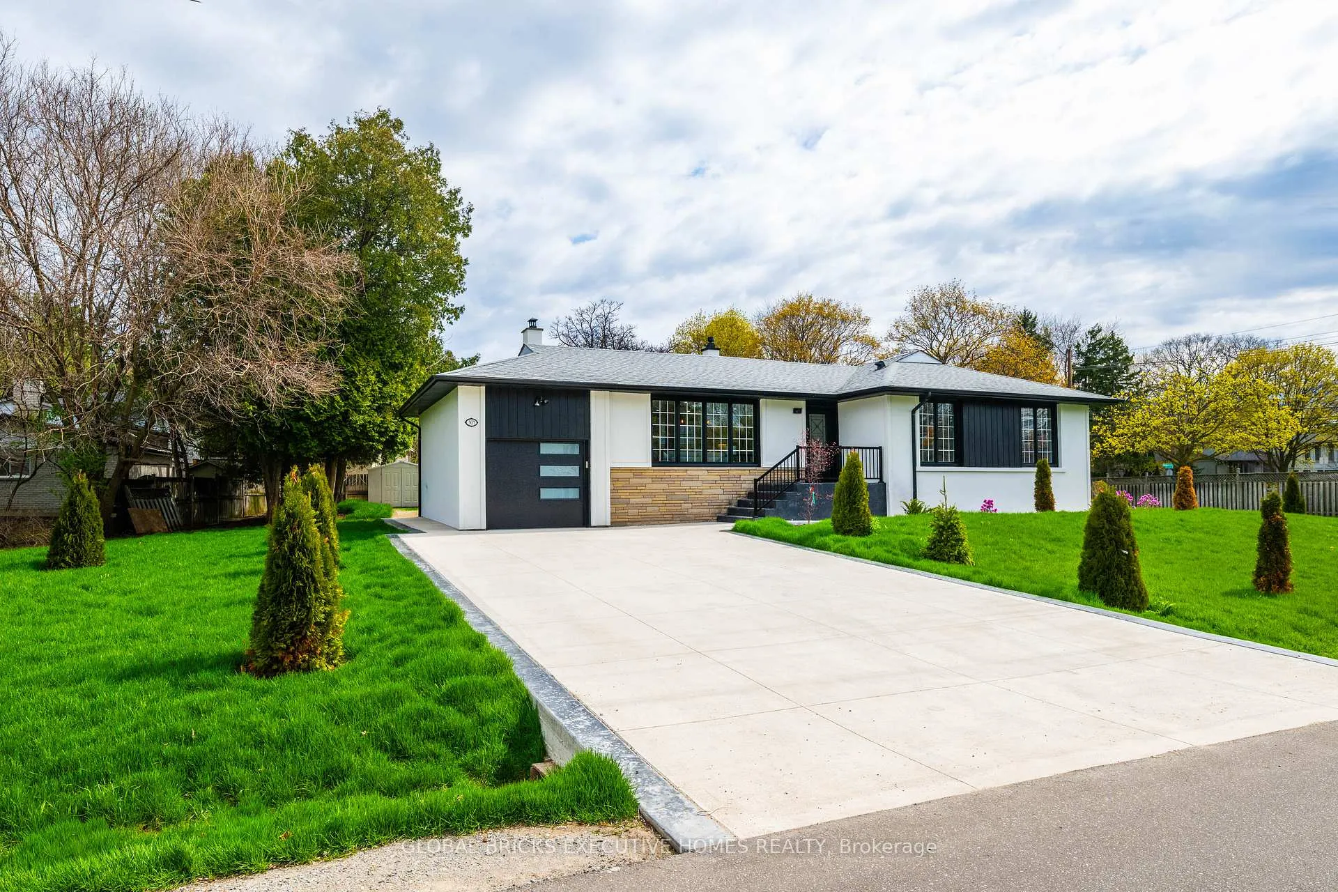 Photo 13 of 307 Lees Lane, Oakville, West — HOMEH