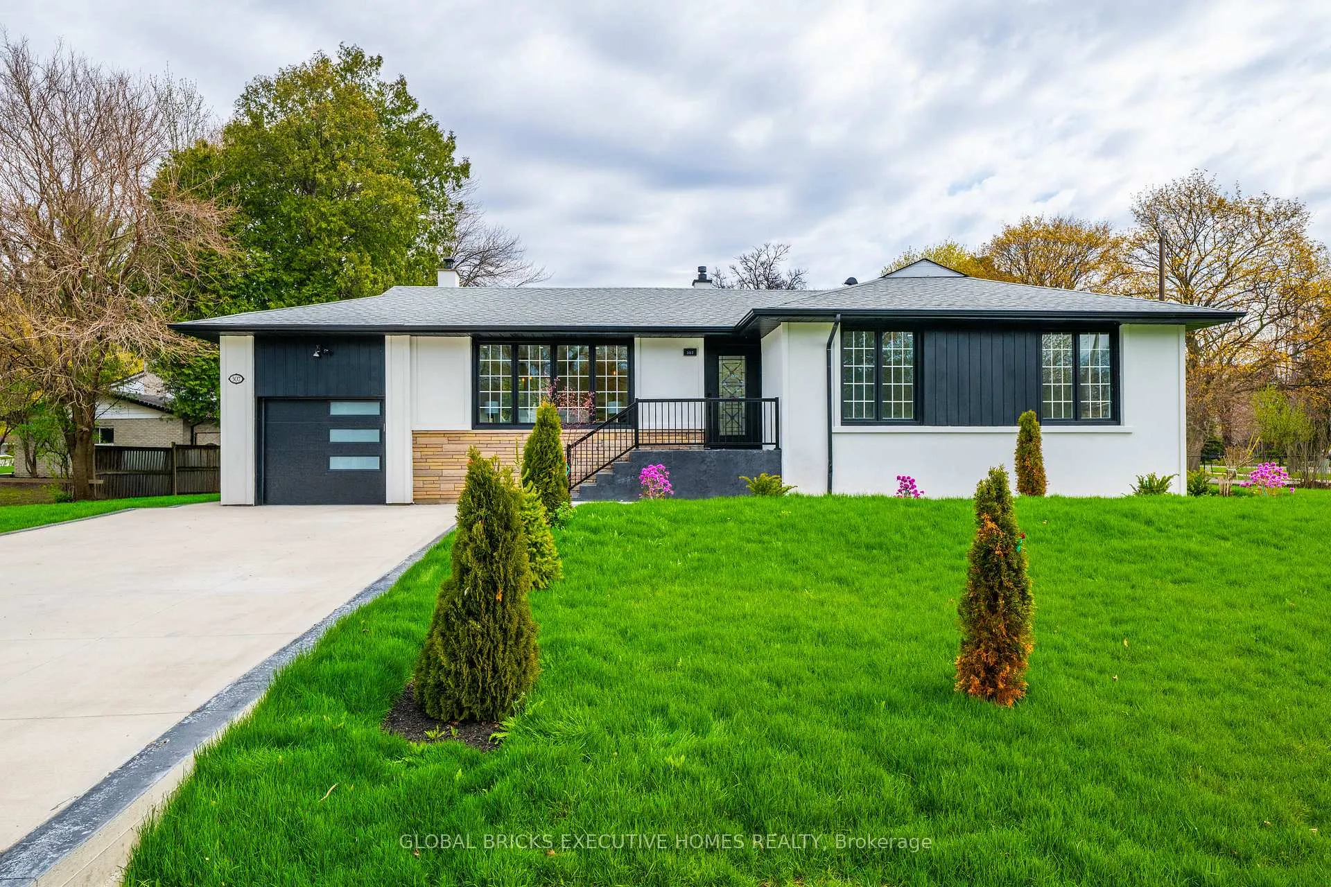 Photo 14 of 307 Lees Lane, Oakville, West — HOMEH