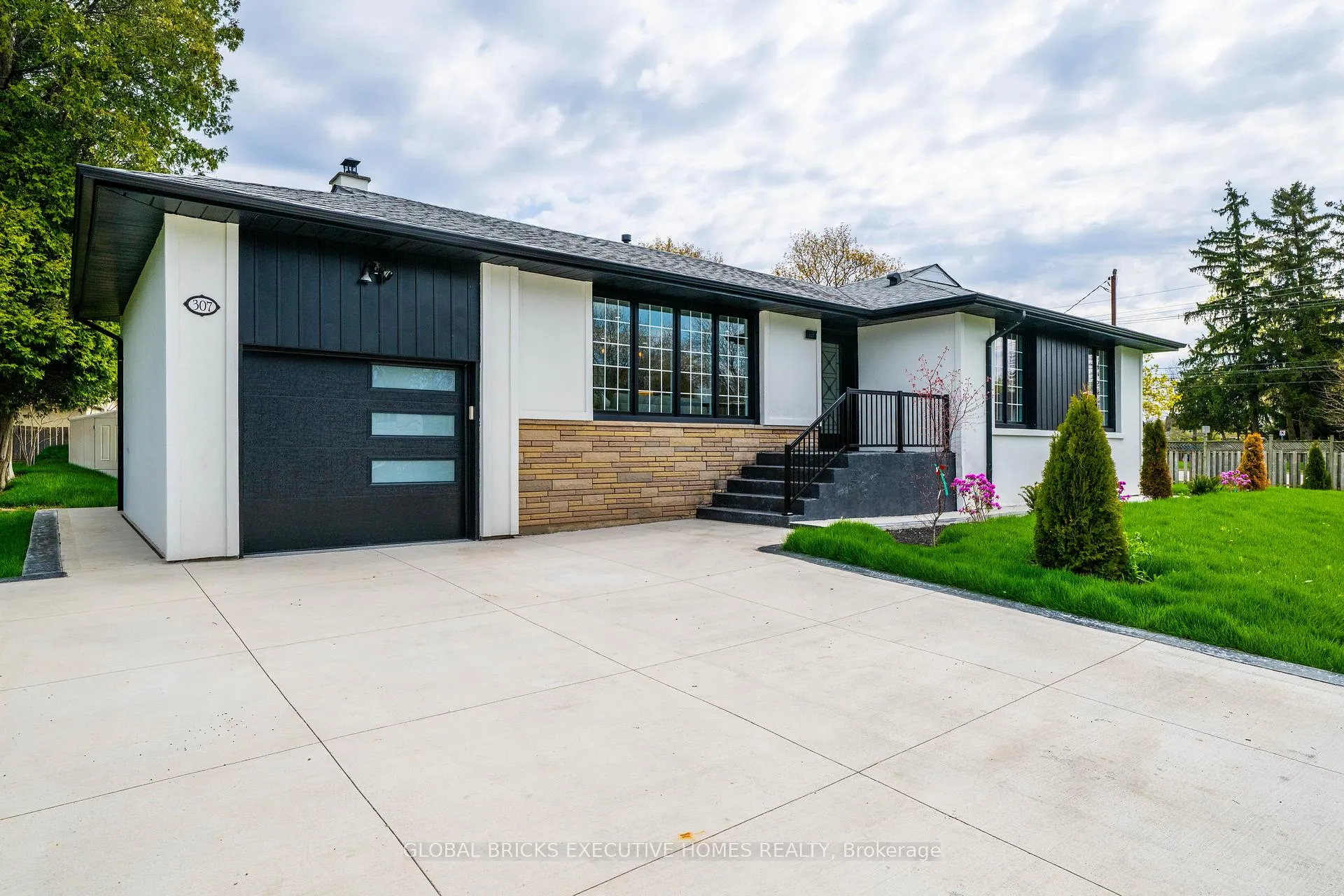 Photo 15 of 307 Lees Lane, Oakville, West — HOMEH