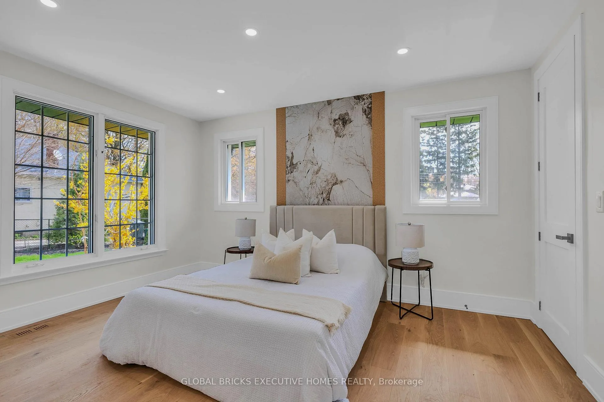 Photo 29 of 307 Lees Lane, Oakville, West — HOMEH