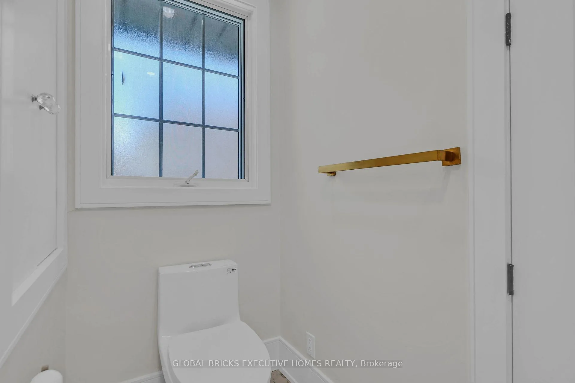 Photo 32 of 307 Lees Lane, Oakville, West — HOMEH
