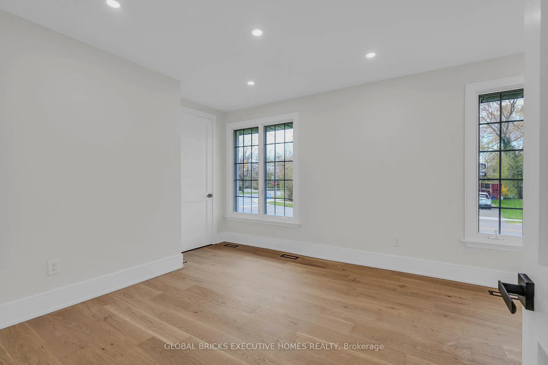 Photo 33 of 307 Lees Lane, Oakville, West — HOMEH