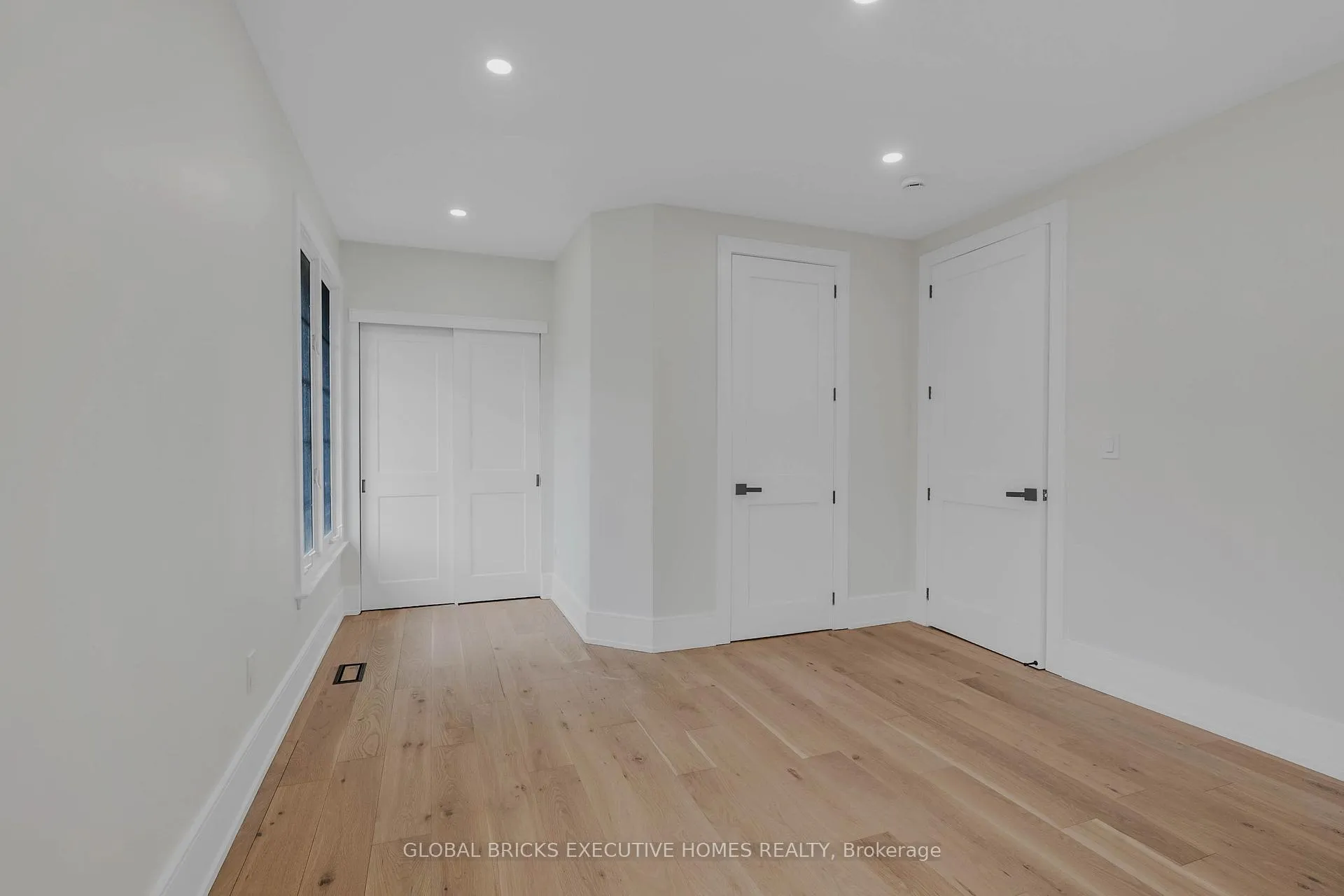 Photo 34 of 307 Lees Lane, Oakville, West — HOMEH