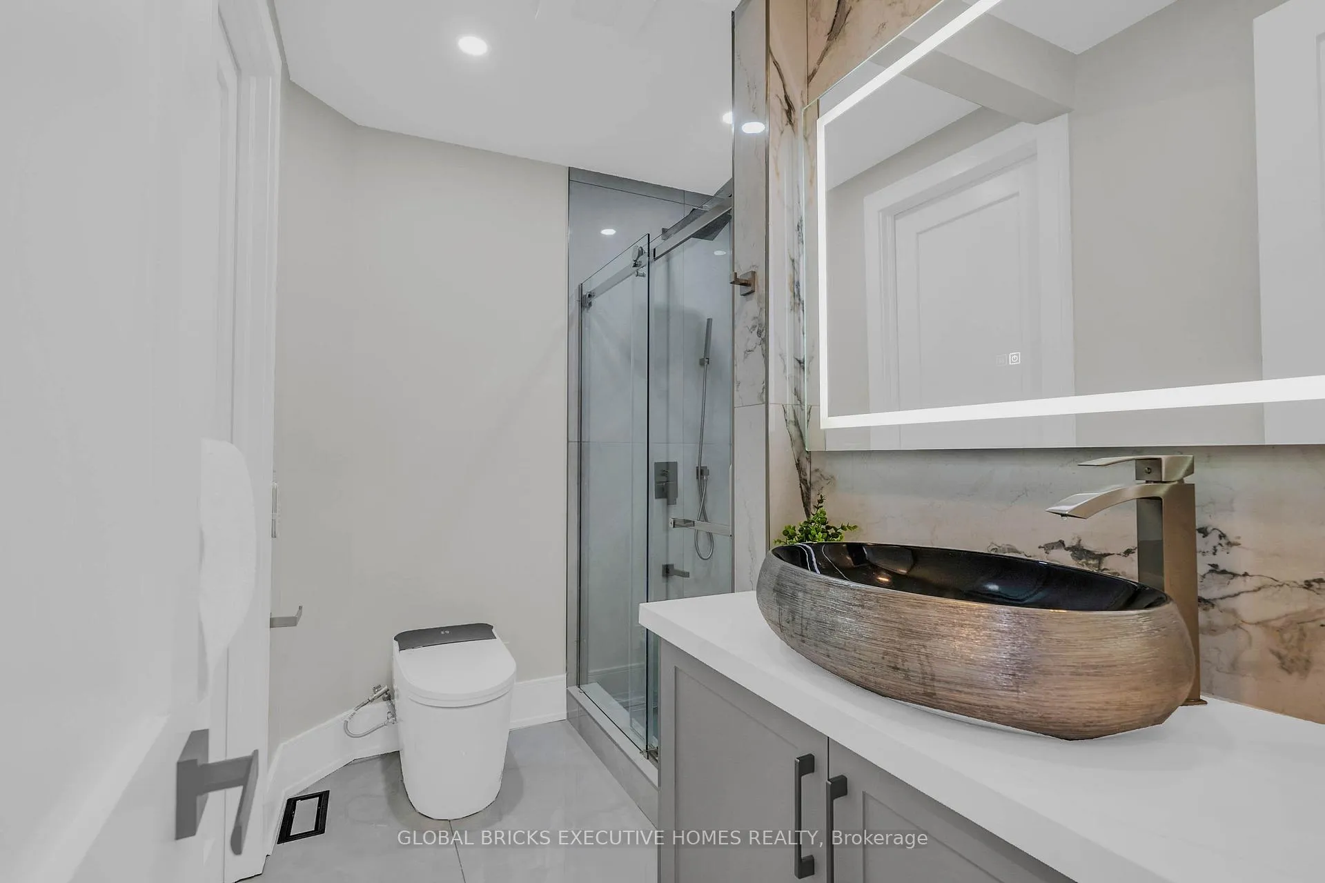 Photo 35 of 307 Lees Lane, Oakville, West — HOMEH