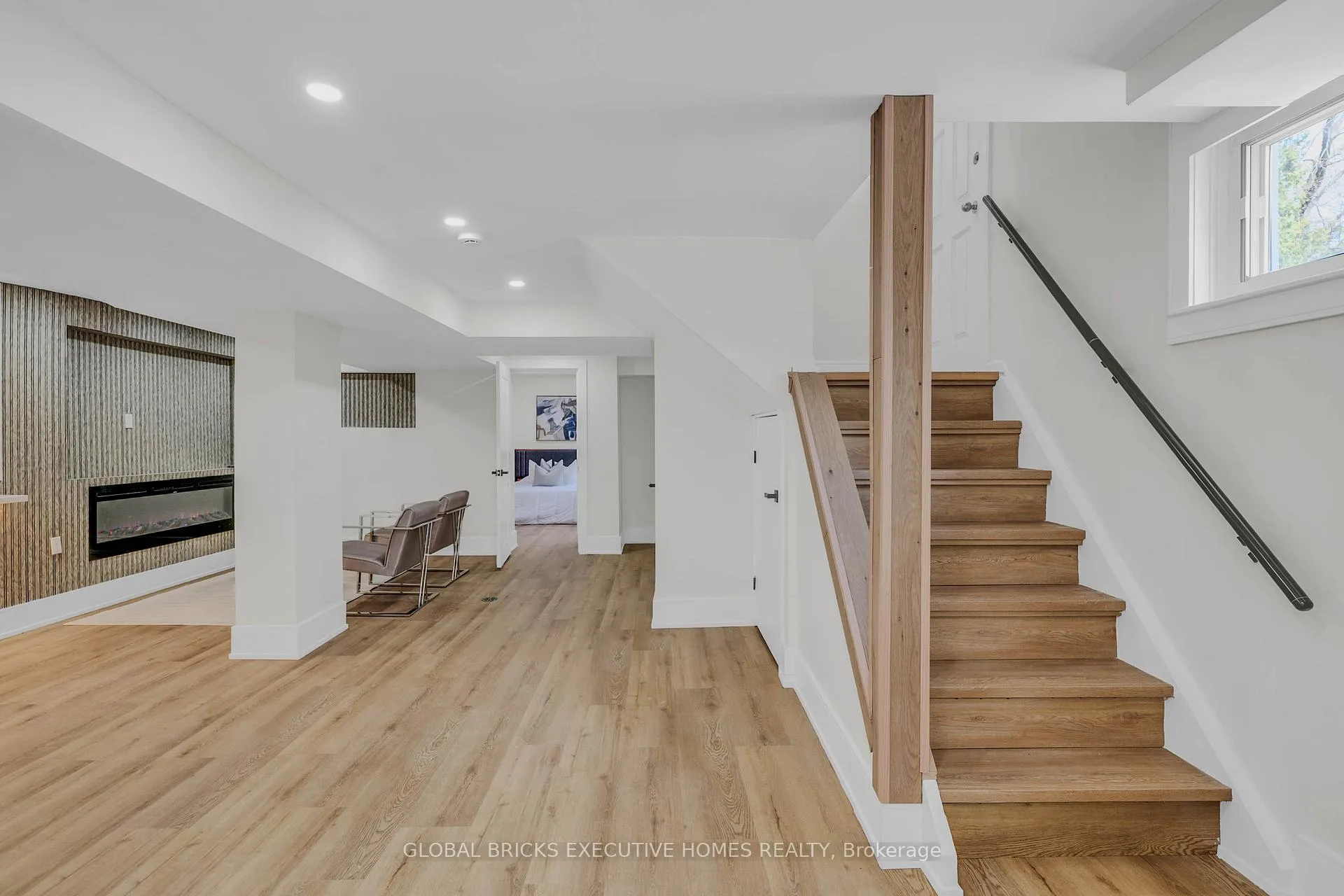 Photo 37 of 307 Lees Lane, Oakville, West — HOMEH