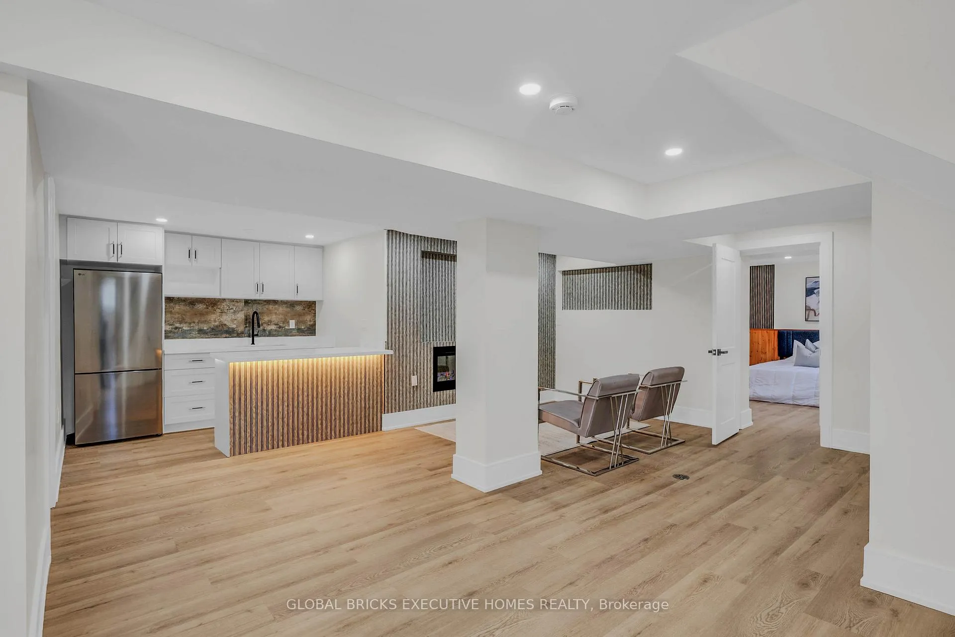 Photo 38 of 307 Lees Lane, Oakville, West — HOMEH