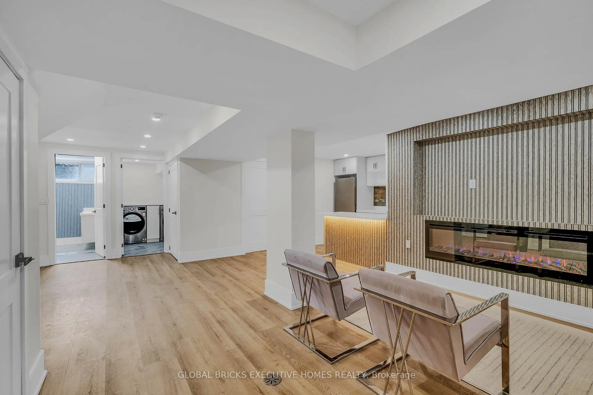 Photo 39 of 307 Lees Lane, Oakville, West — HOMEH