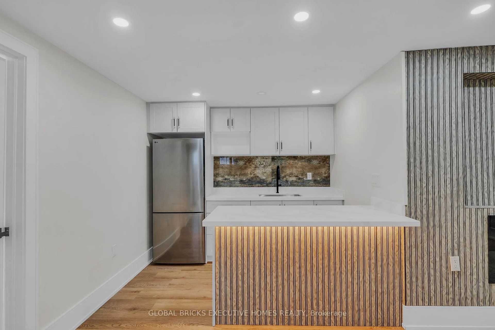 Photo 40 of 307 Lees Lane, Oakville, West — HOMEH