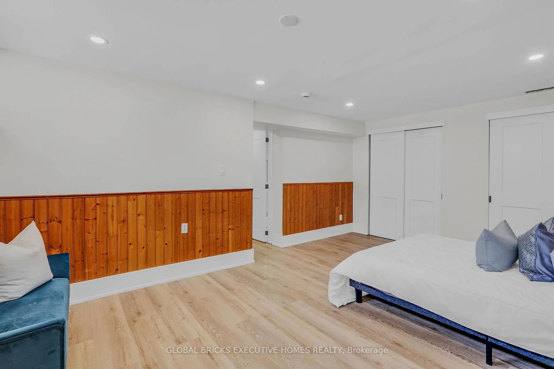 Photo 42 of 307 Lees Lane, Oakville, West — HOMEH