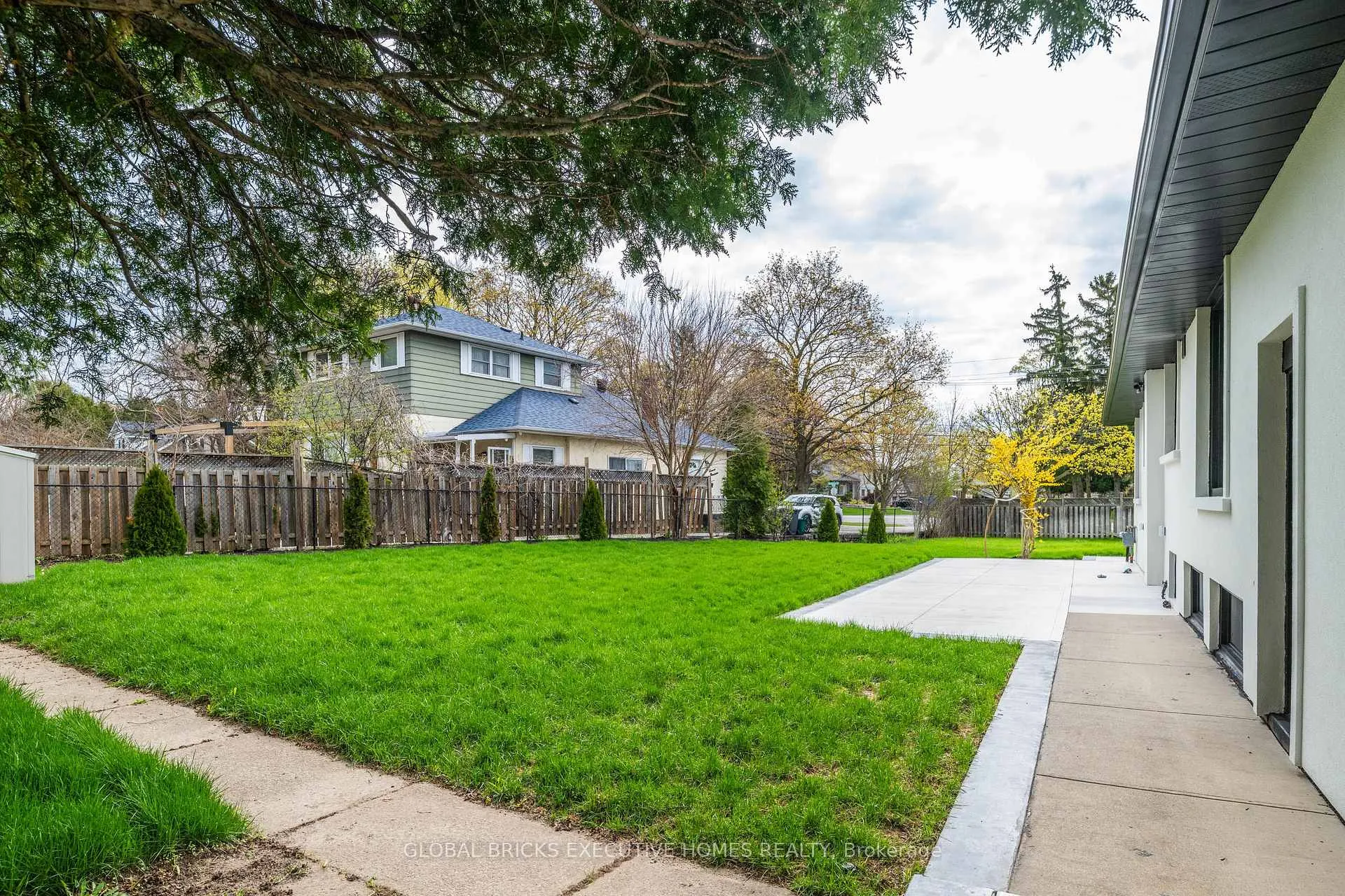 Photo 47 of 307 Lees Lane, Oakville, West — HOMEH
