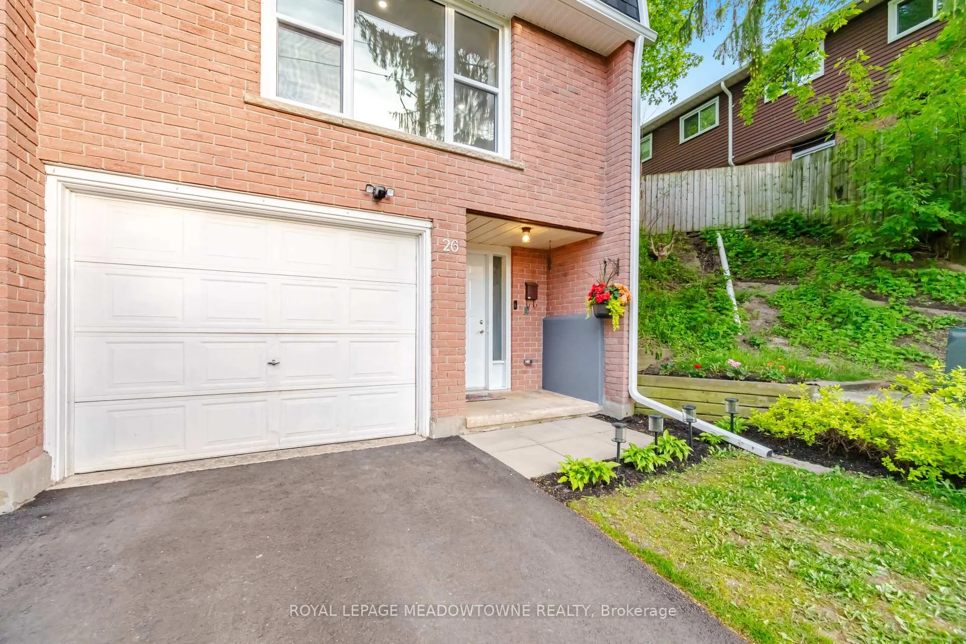 Photo 4 of Unit 26, 100 Bluevale Street N, Waterloo — HOMEH