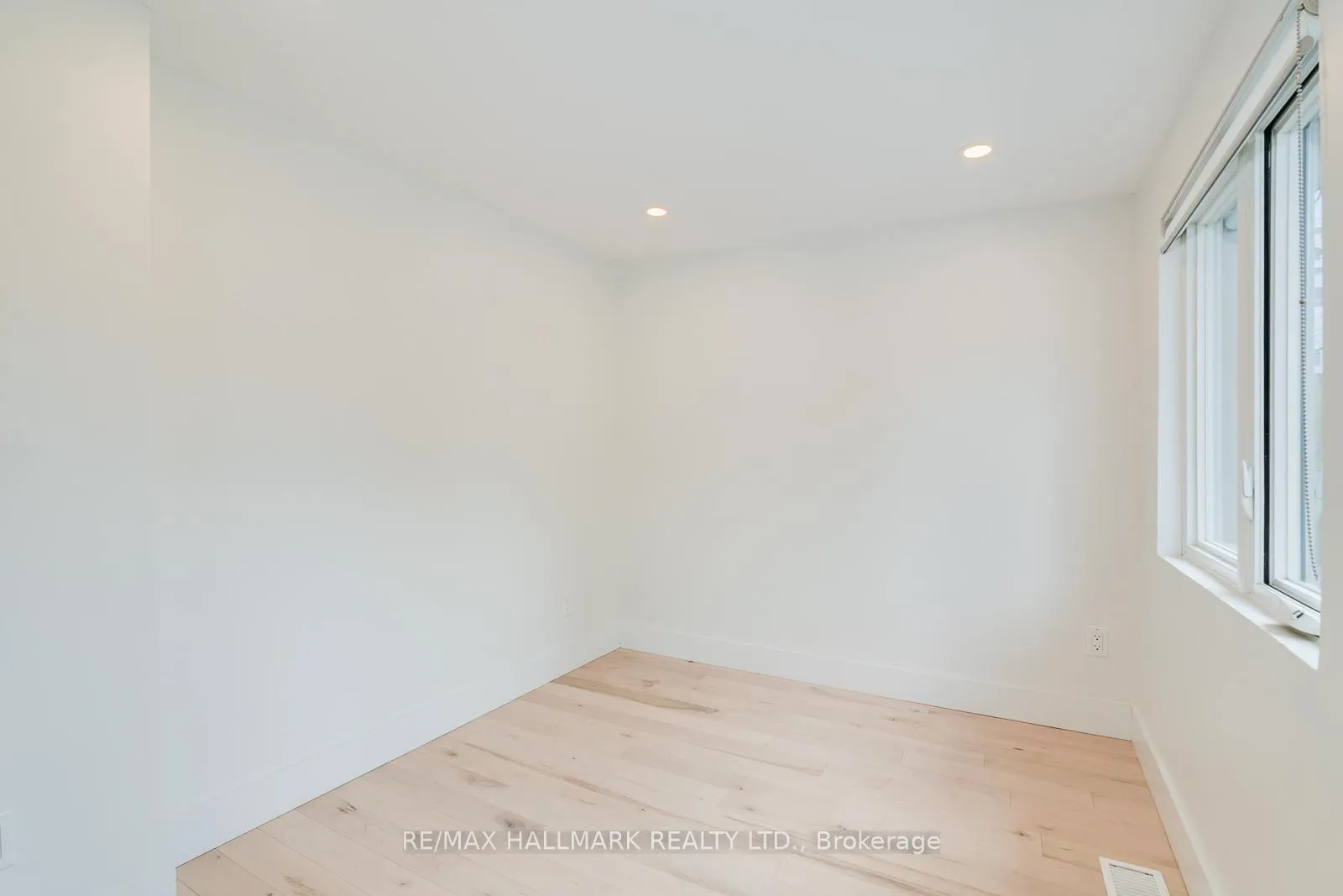 Photo 17 of 37 Craven Road, Toronto, Greenwood-Coxwell — HOMEH
