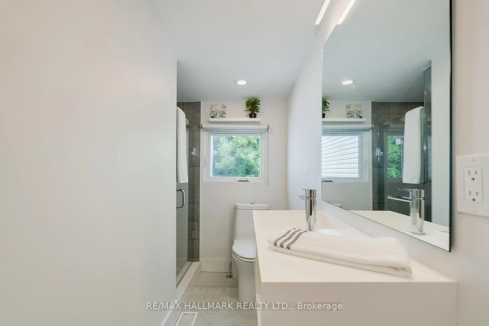 Photo 23 of 37 Craven Road, Toronto, Greenwood-Coxwell — HOMEH