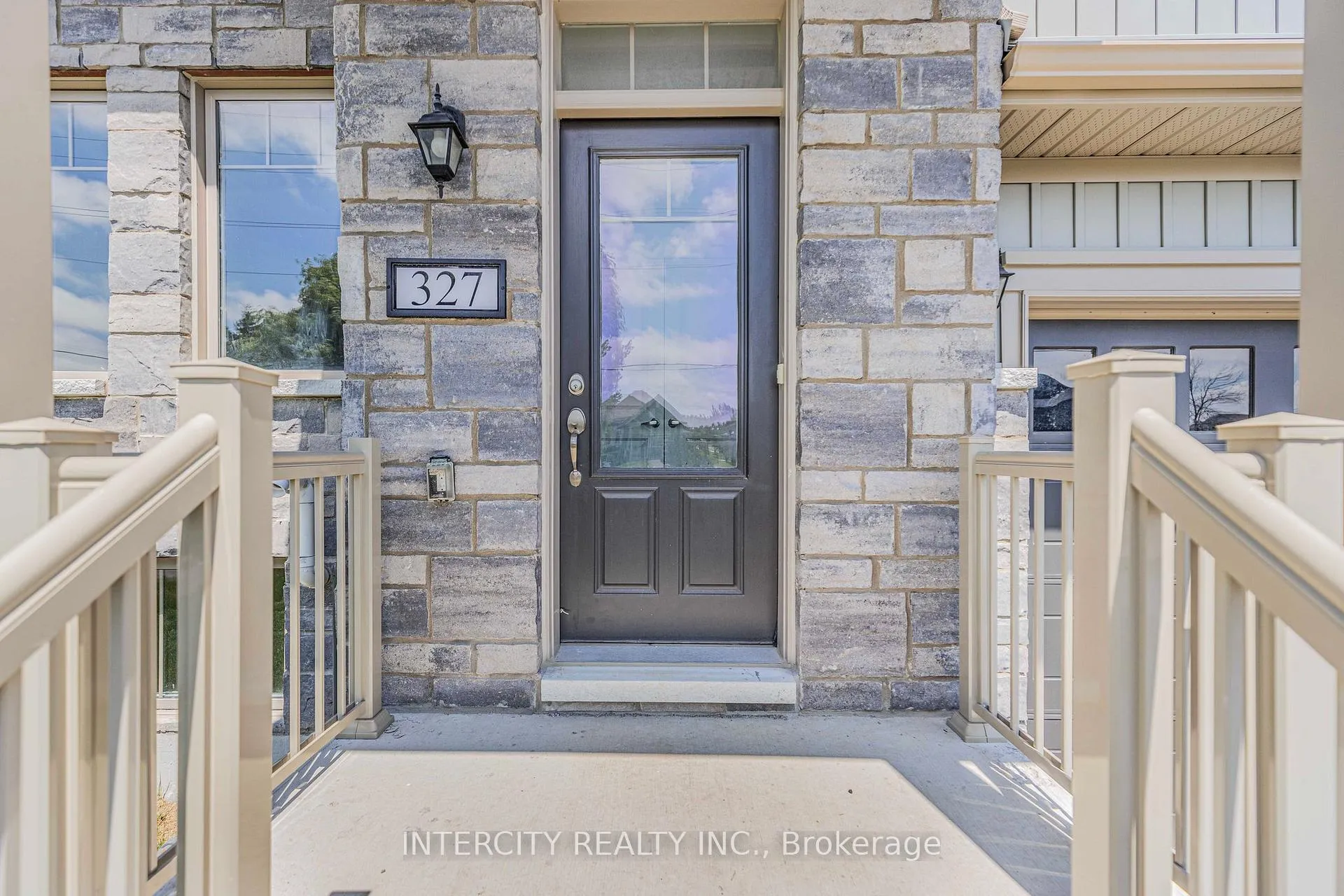 Photo 5 of 327 Quebec Street, Clearview, Stayner — HOMEH