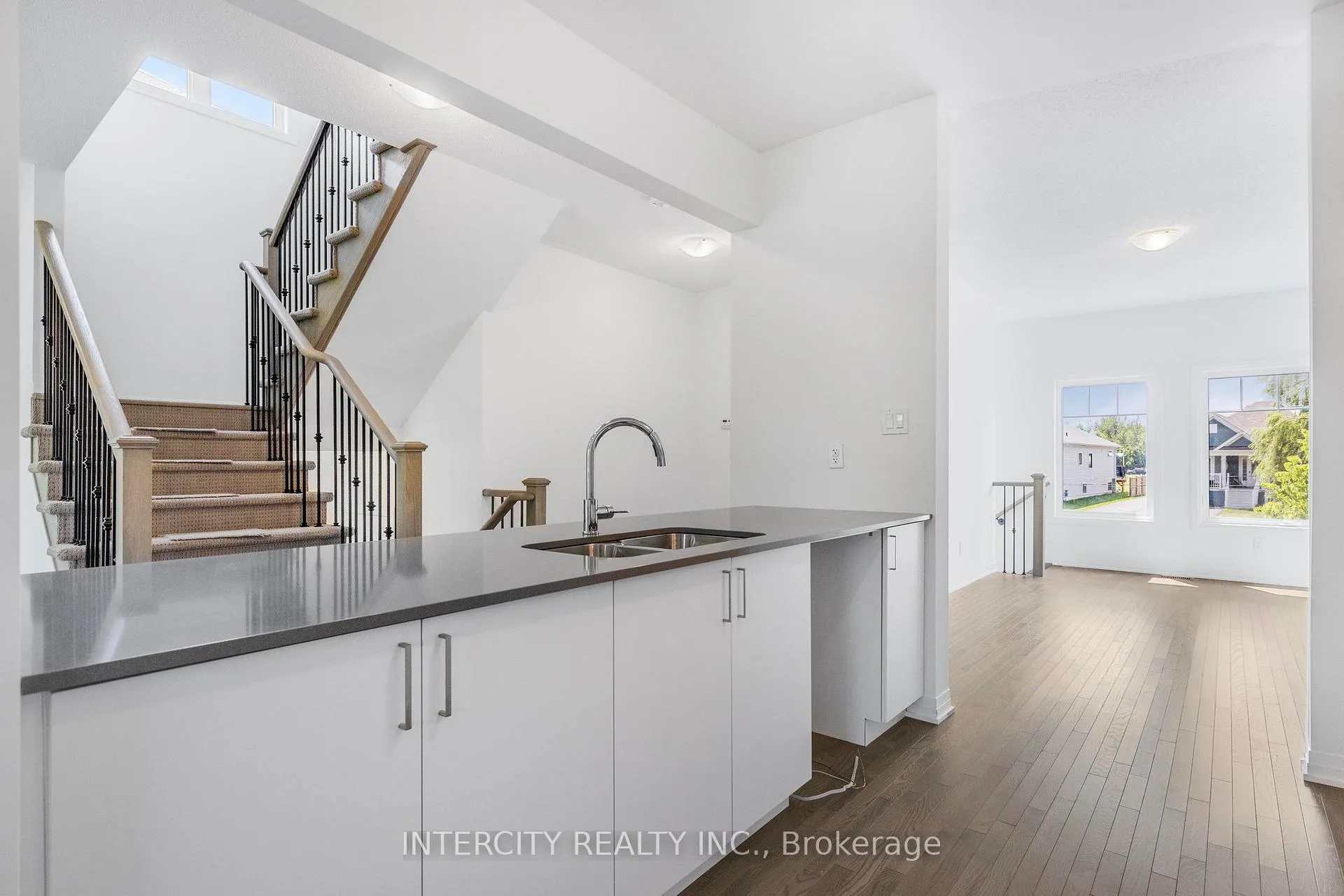 Photo 12 of 327 Quebec Street, Clearview, Stayner — HOMEH