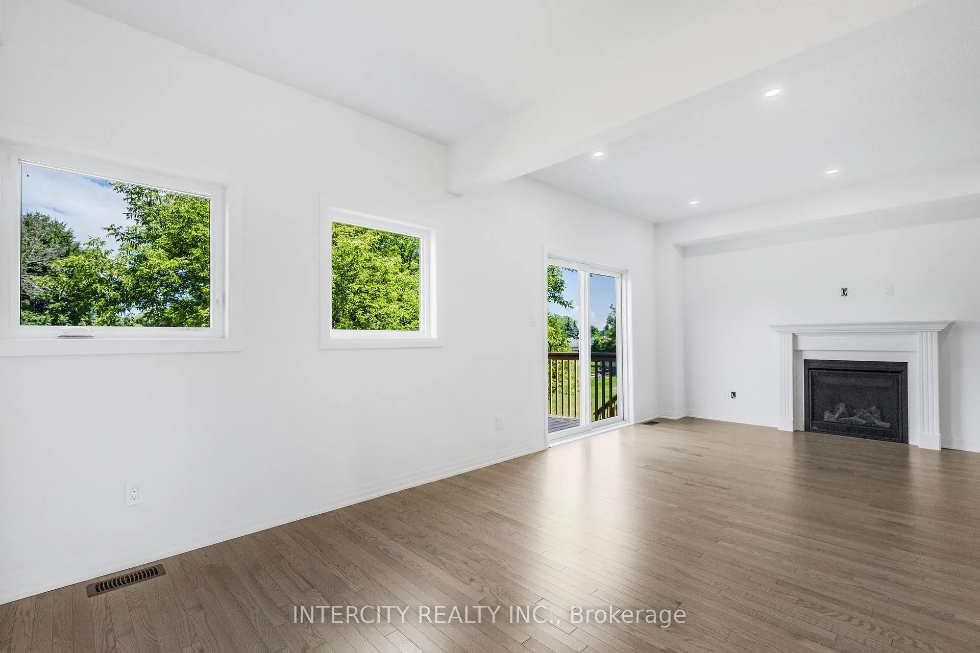 Photo 13 of 327 Quebec Street, Clearview, Stayner — HOMEH