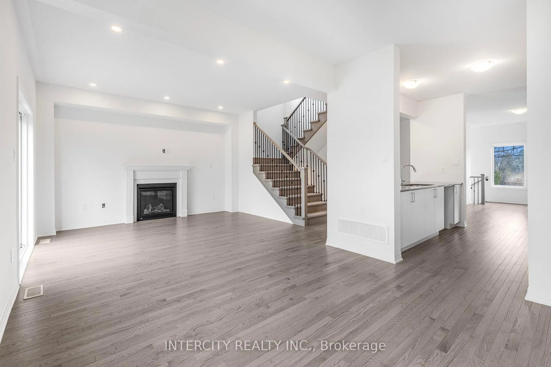 Photo 11 of 345 Quebec Street, Clearview, Stayner — HOMEH