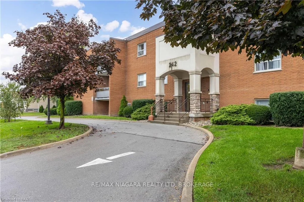 Front of Unit 216, 242 Oakdale Avenue