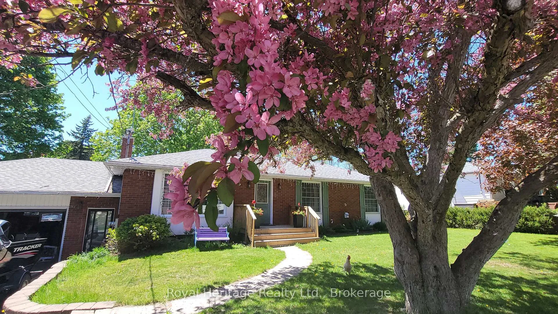 Photo 2 of 115 Chatterton Valley Crescent, Quinte West, Sidney Ward — HOMEH