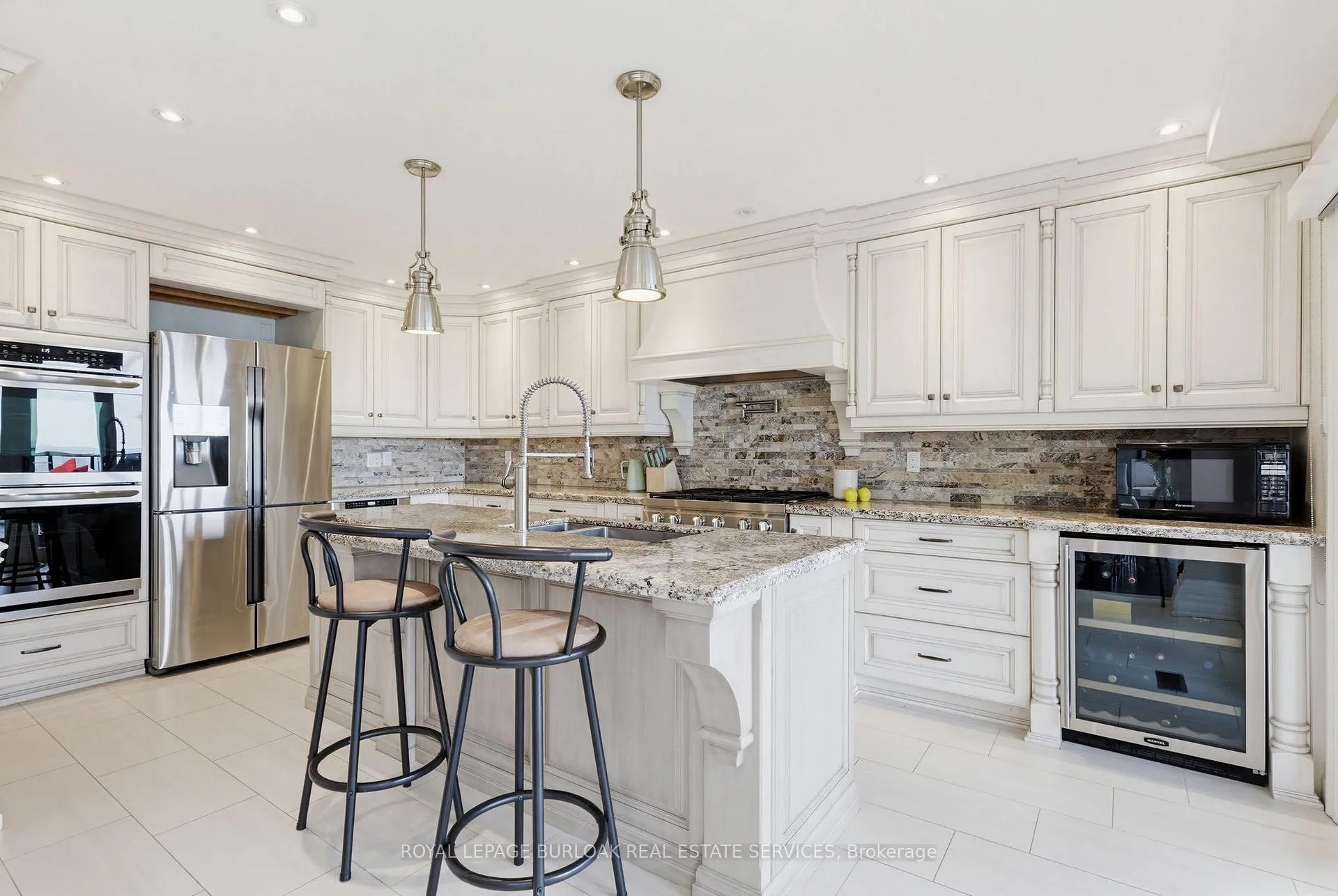 Photo 13 of 97 Lakeview Drive, Hamilton, Lakeshore — HOMEH