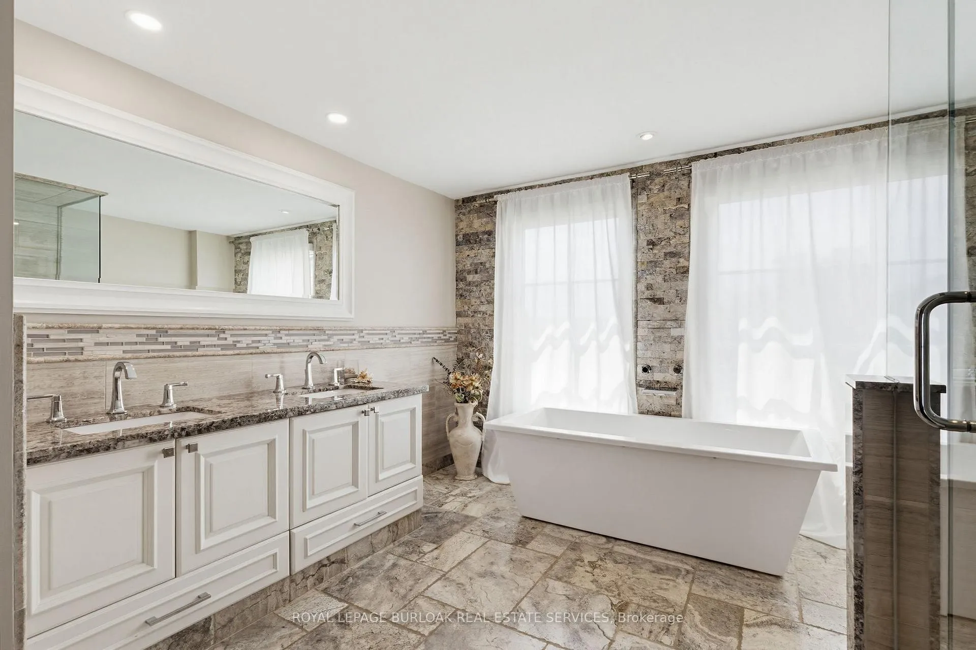 Photo 29 of 97 Lakeview Drive, Hamilton, Lakeshore — HOMEH